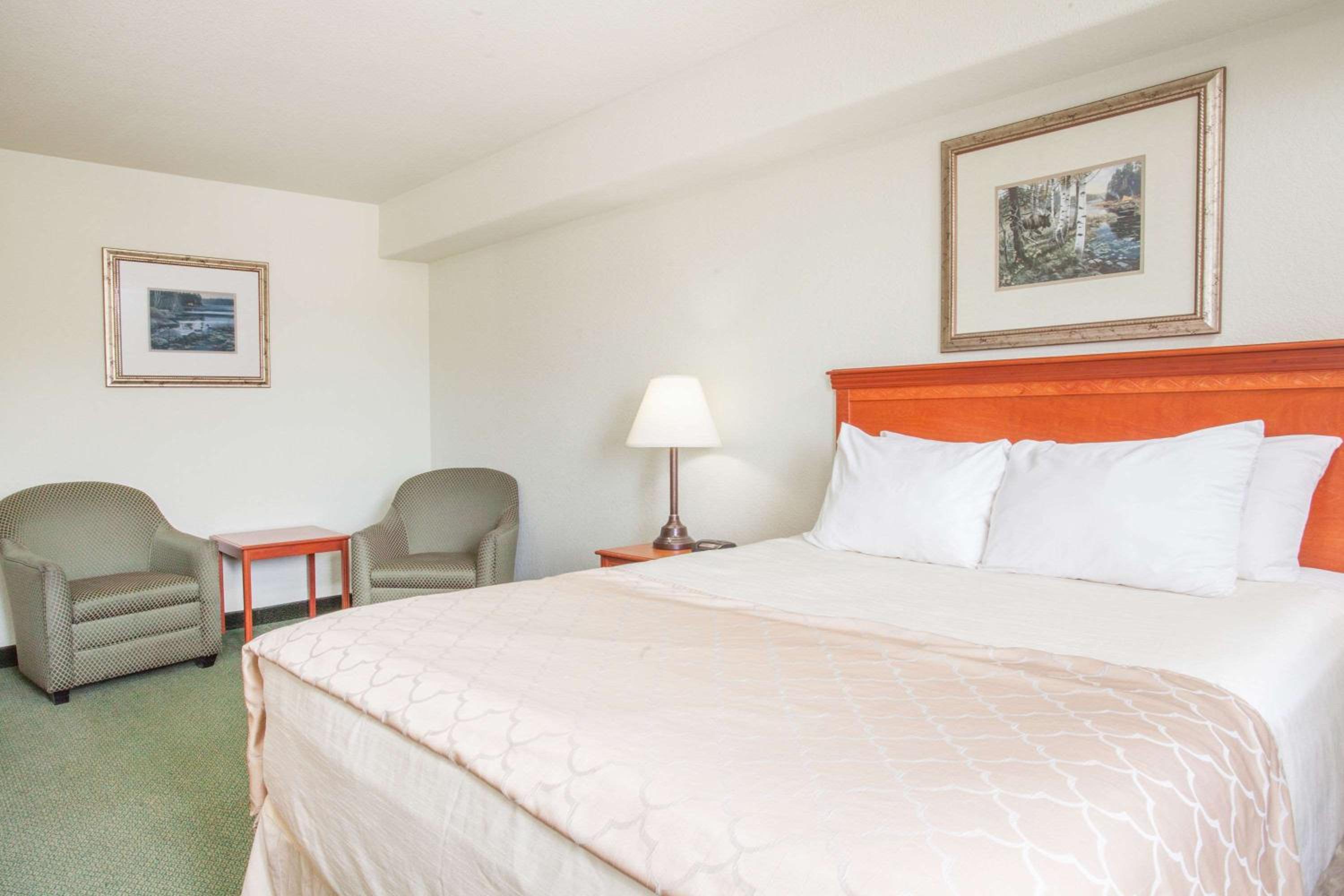 Super 8 by Wyndham Swan River MB