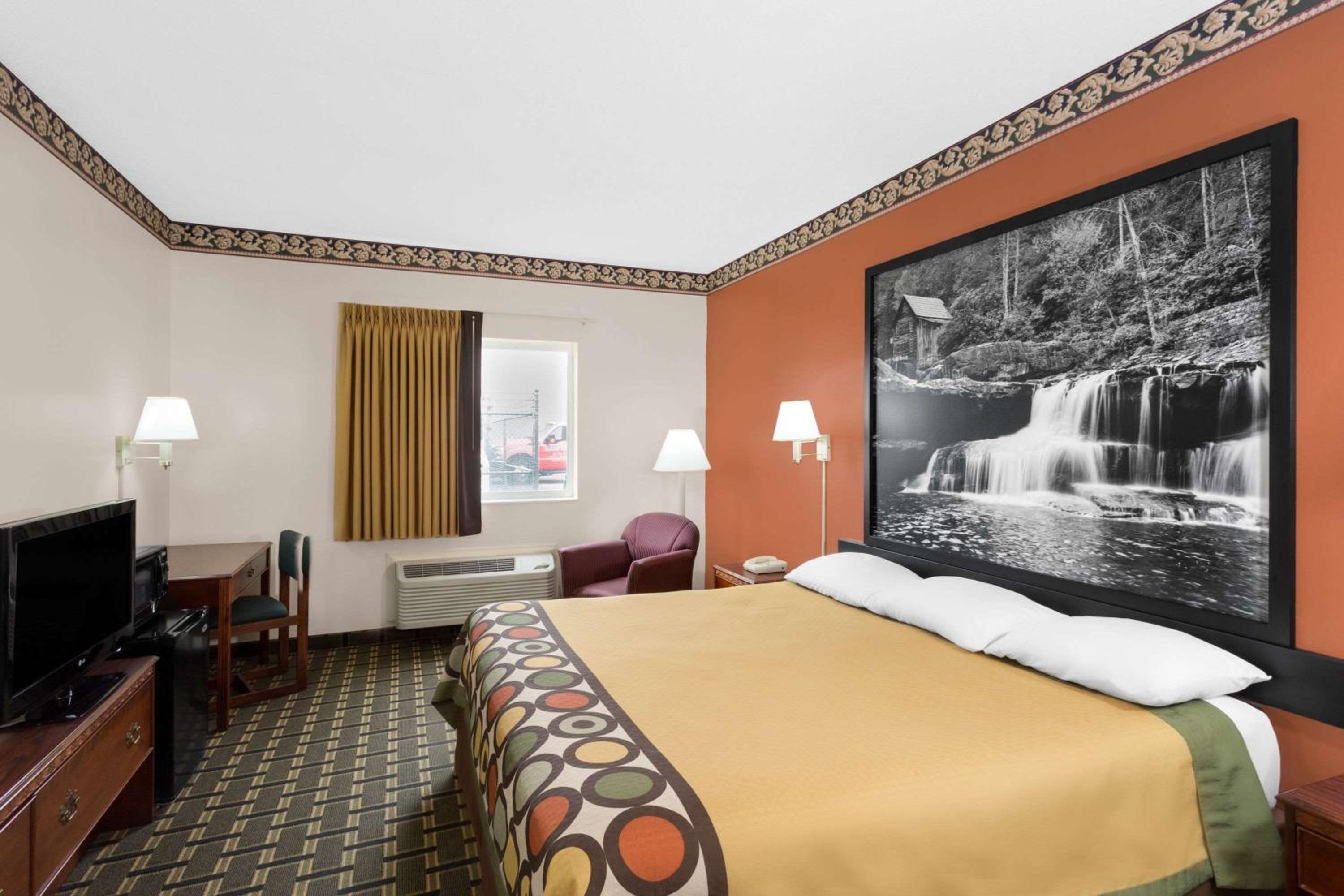 Athens Vacations - Super 8 by Wyndham Athens - Property Image 5