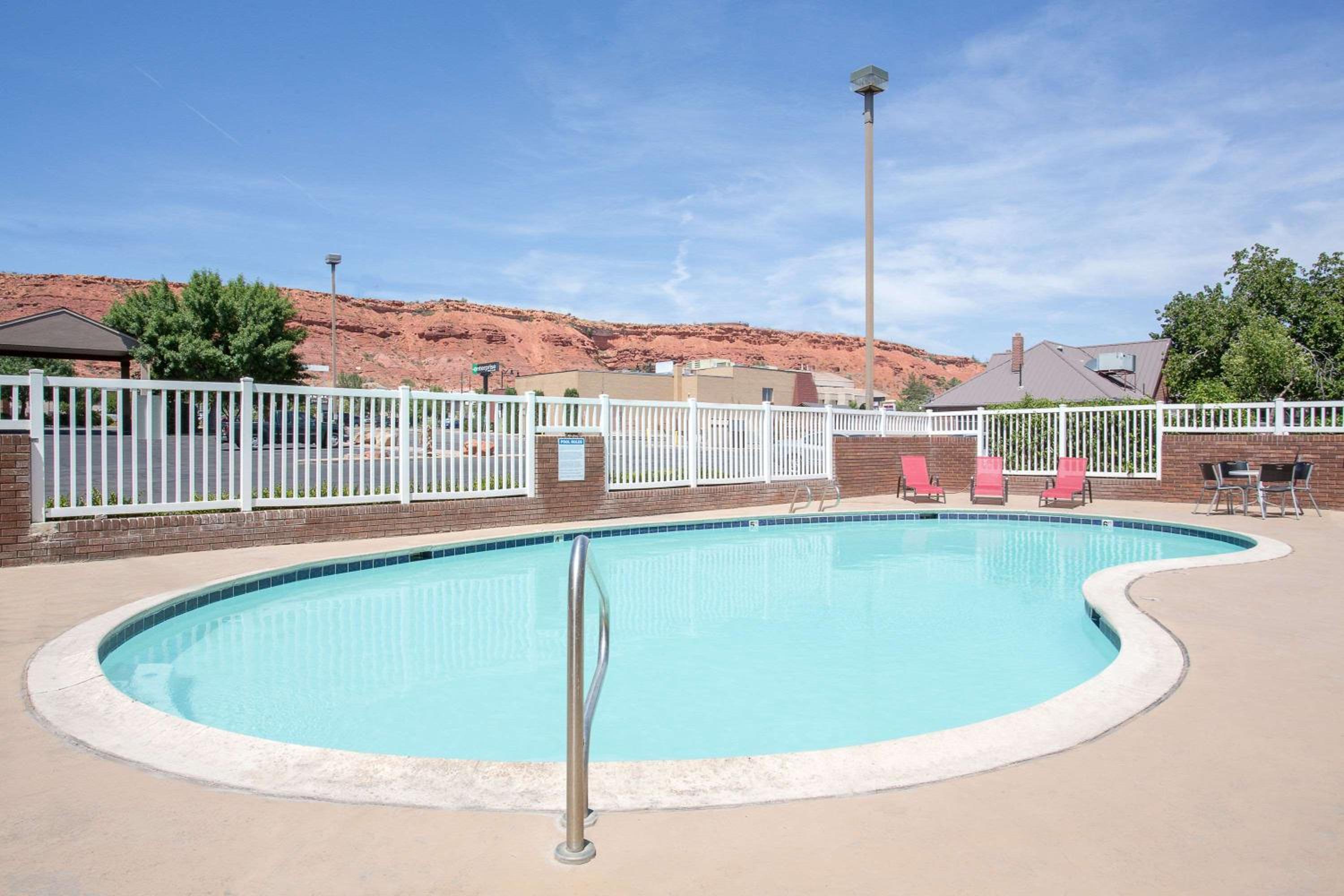 Super 8 by Wyndham St. George UT view 4