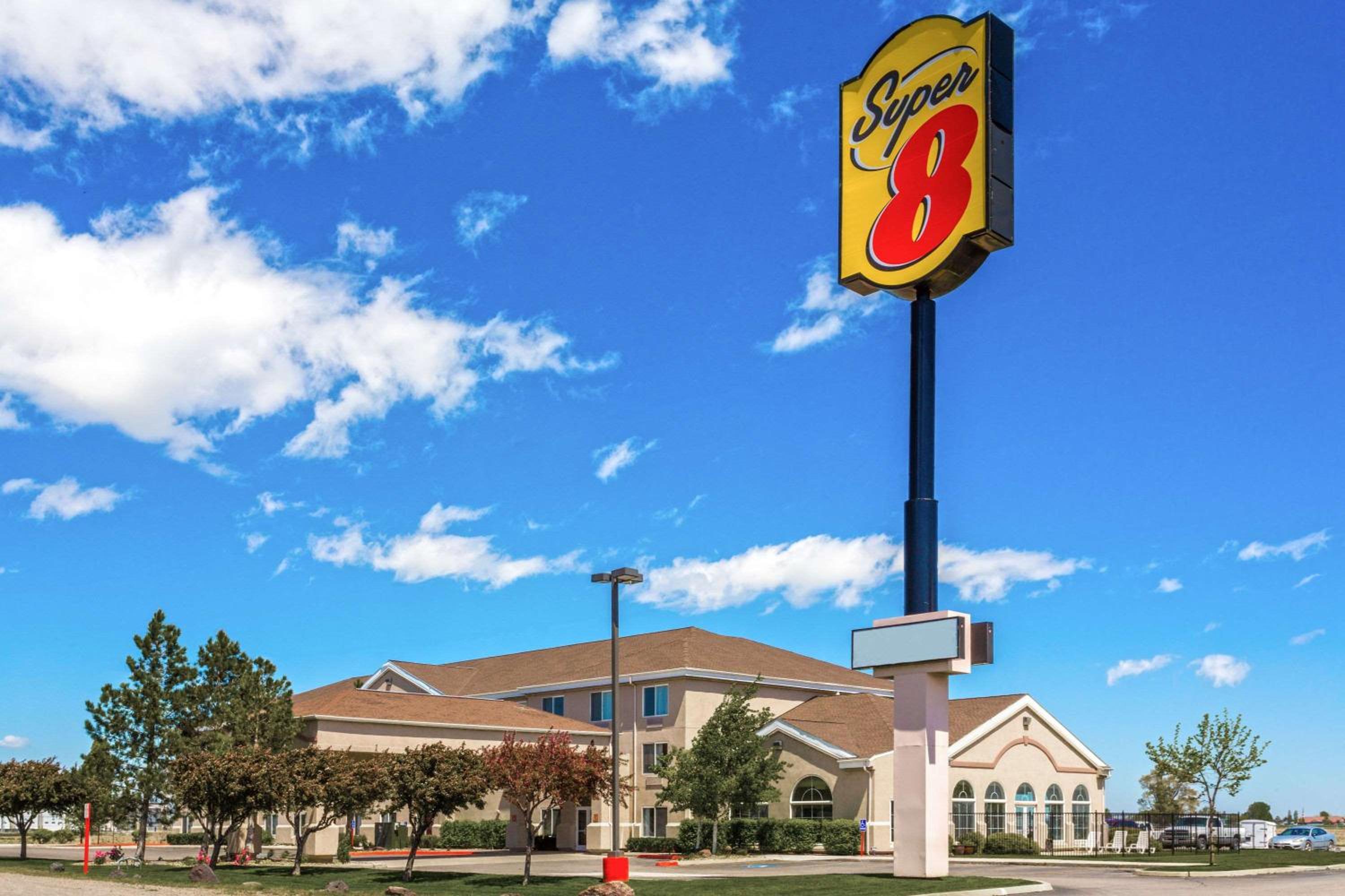 Super 8 by Wyndham Heyburn view 2