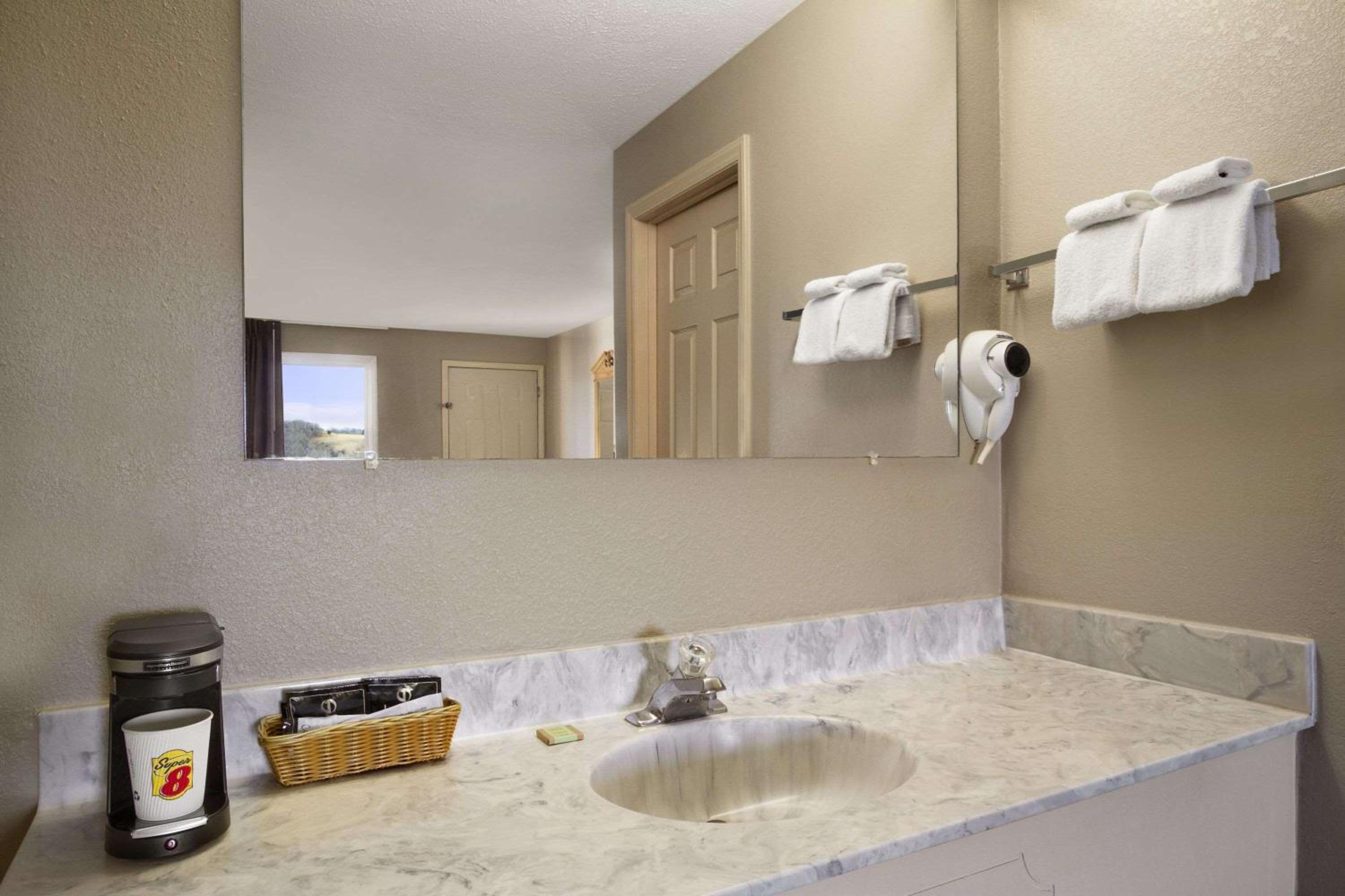 Super 8 by Wyndham Fort Chiswell Wytheville Area - Property Image 1