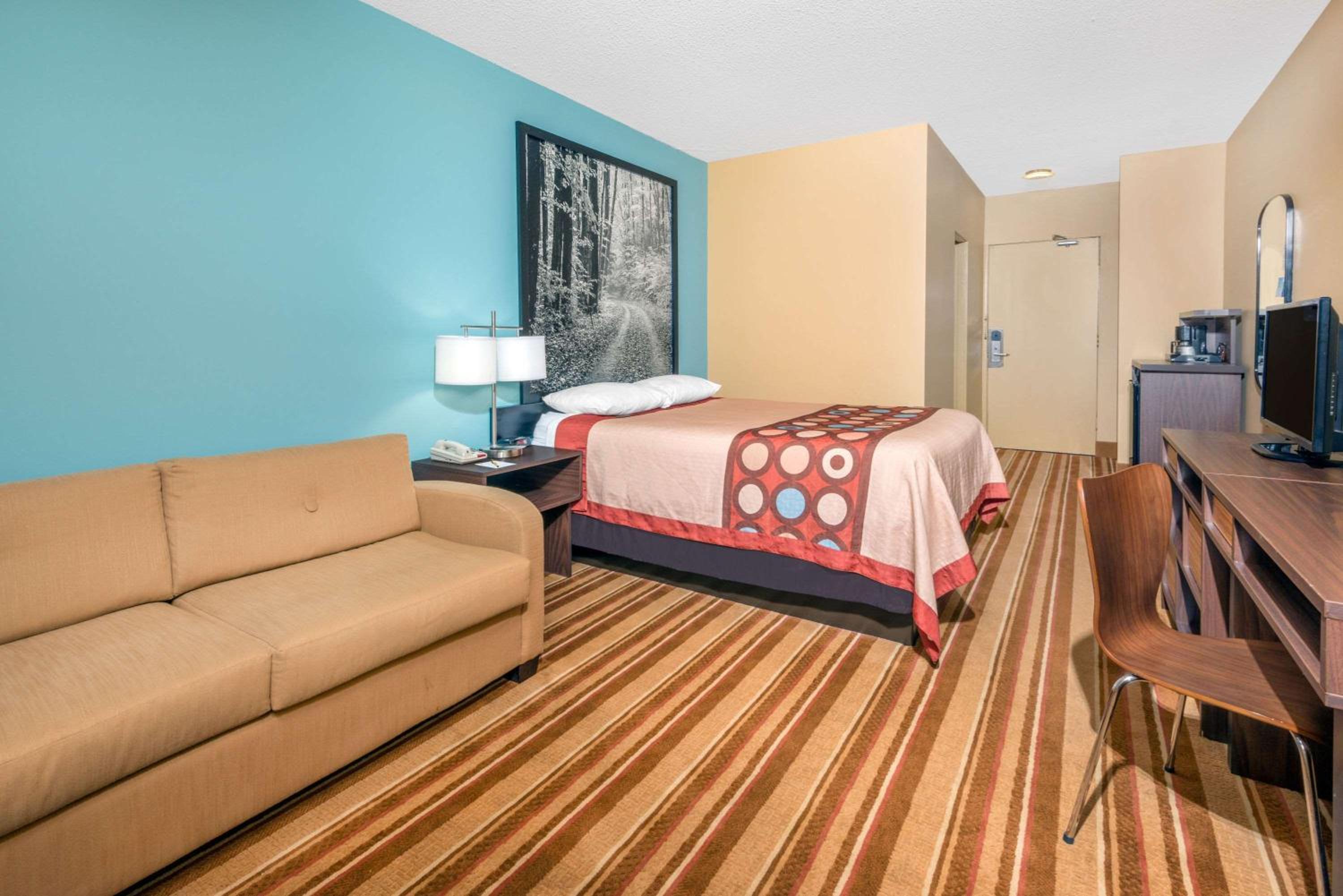Thunder Bay Vacations - Super 8 by Wyndham Thunder Bay - Property Image 11