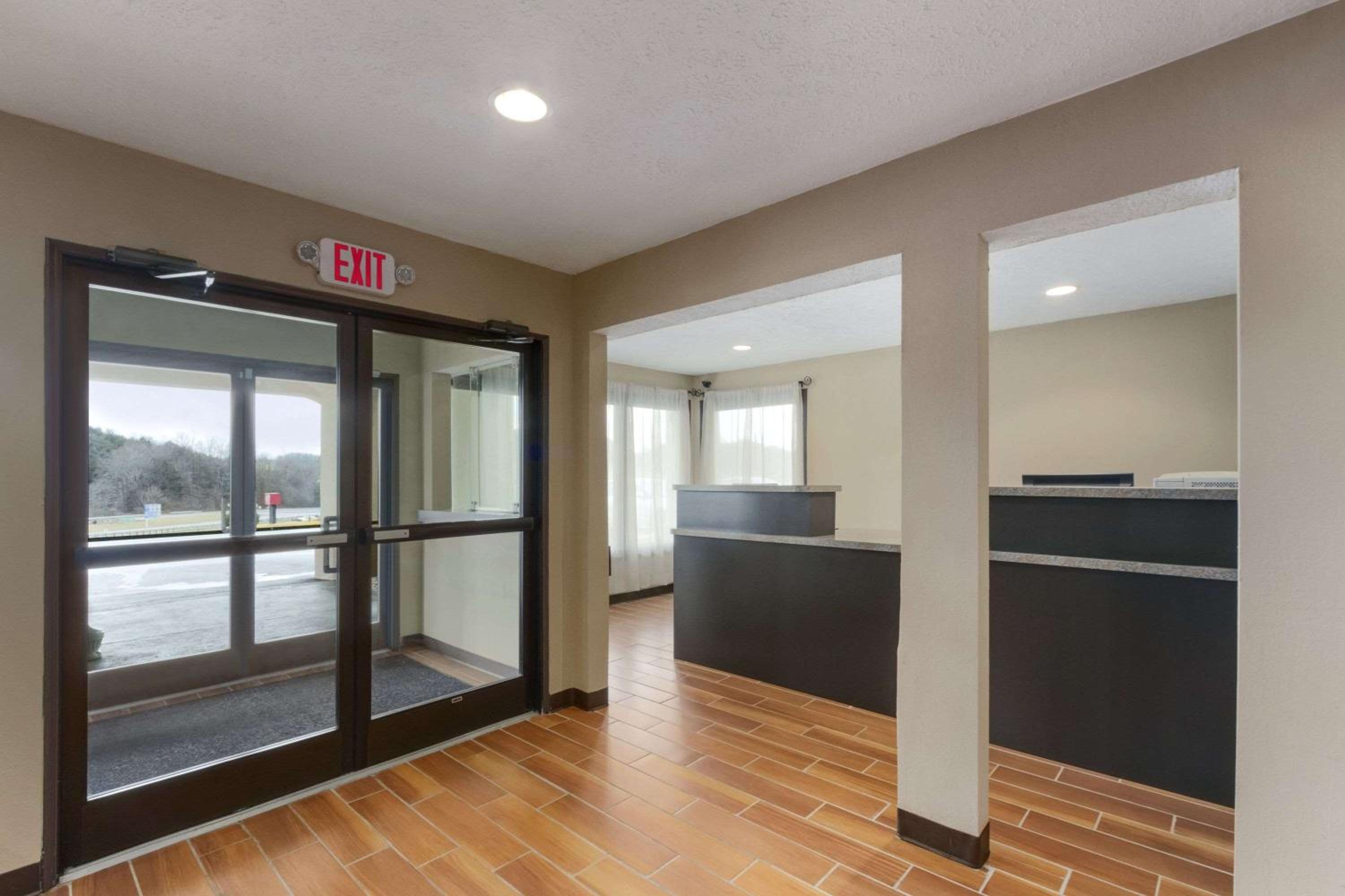 Super 8 by Wyndham Fort Chiswell Wytheville Area - Property Image 6