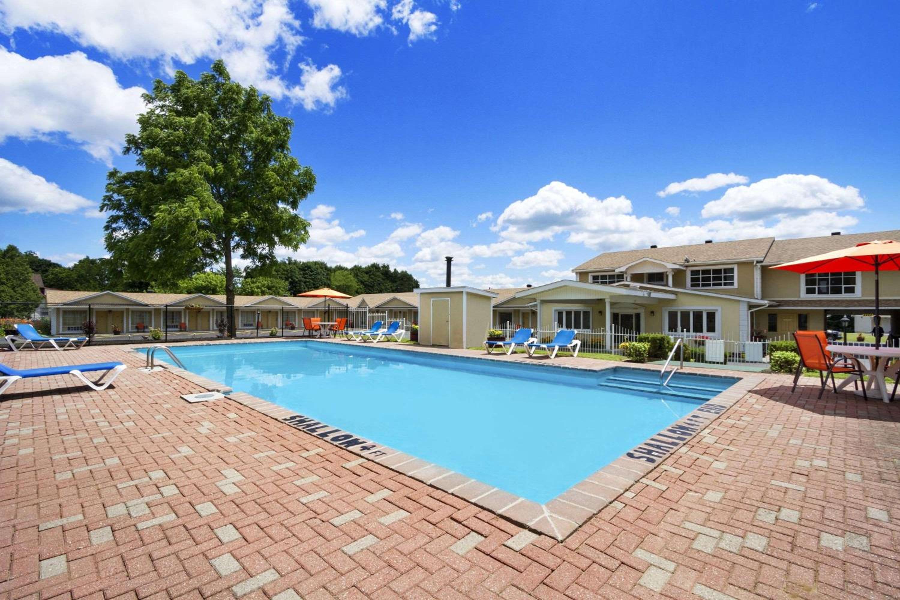 Brockville Vacations - Super 8 by Wyndham Brockville - Property Image 30