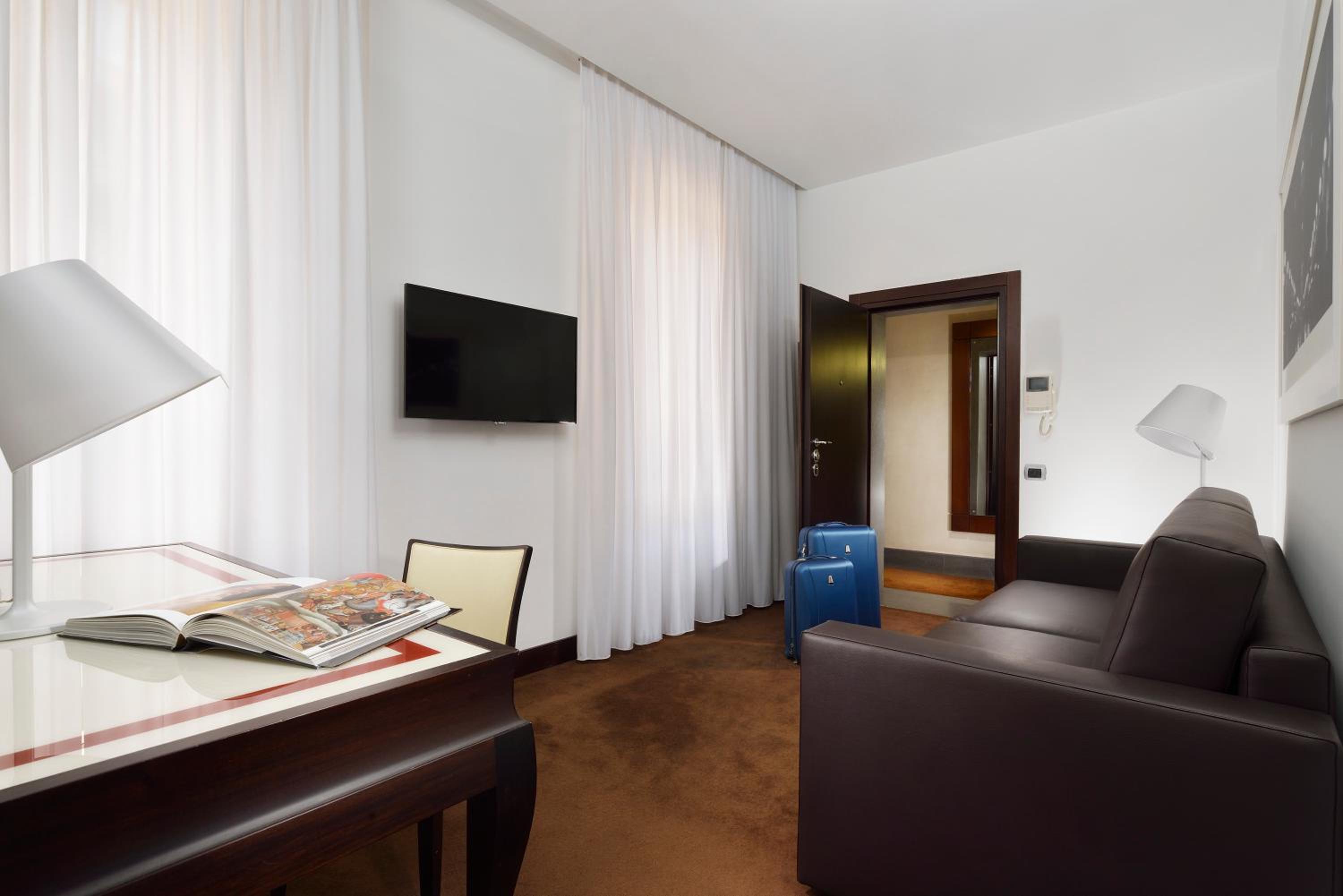 Castello Sforzesco Suites by Brera Apartments — 11