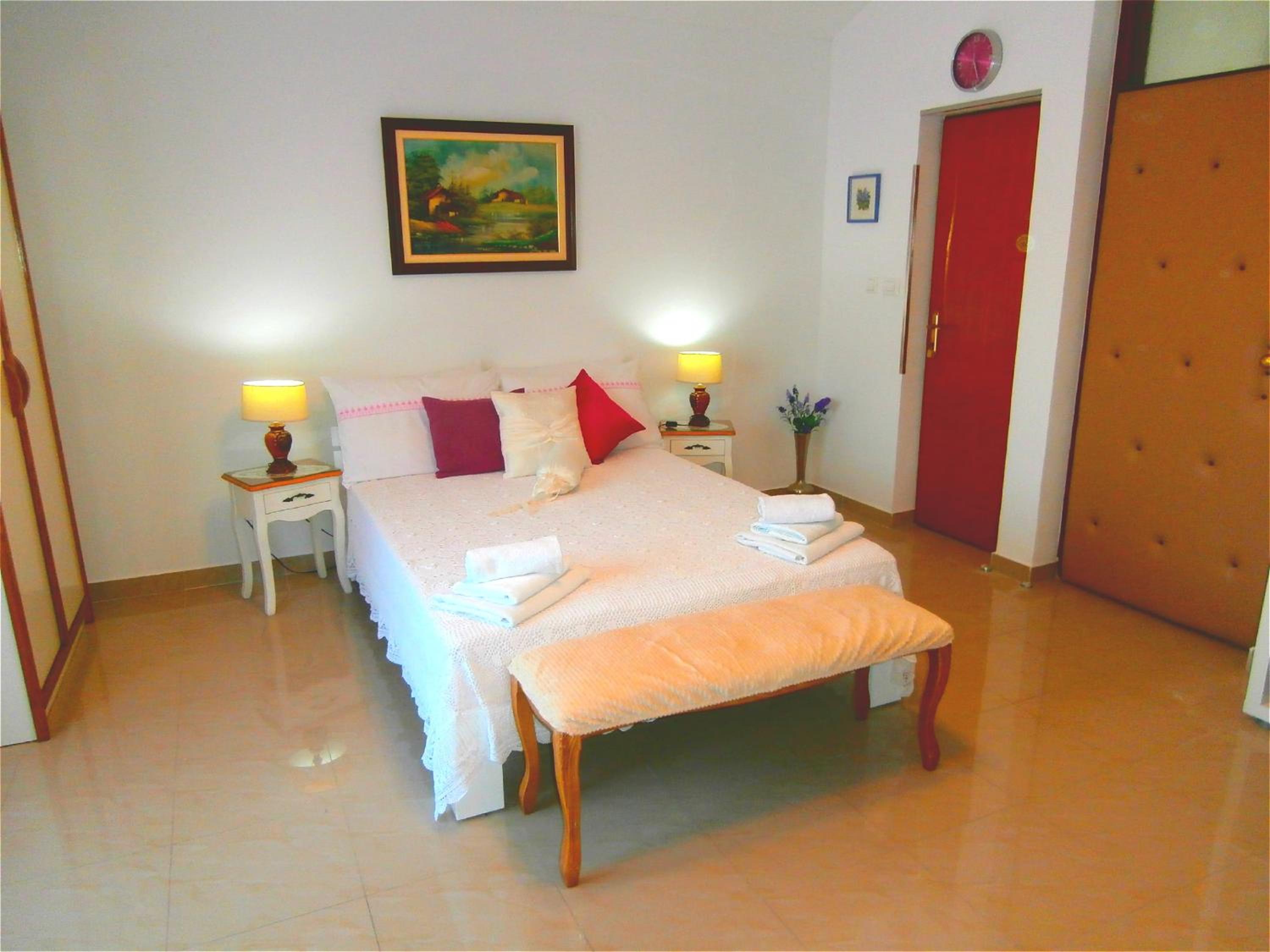 Apartments Song photo 2