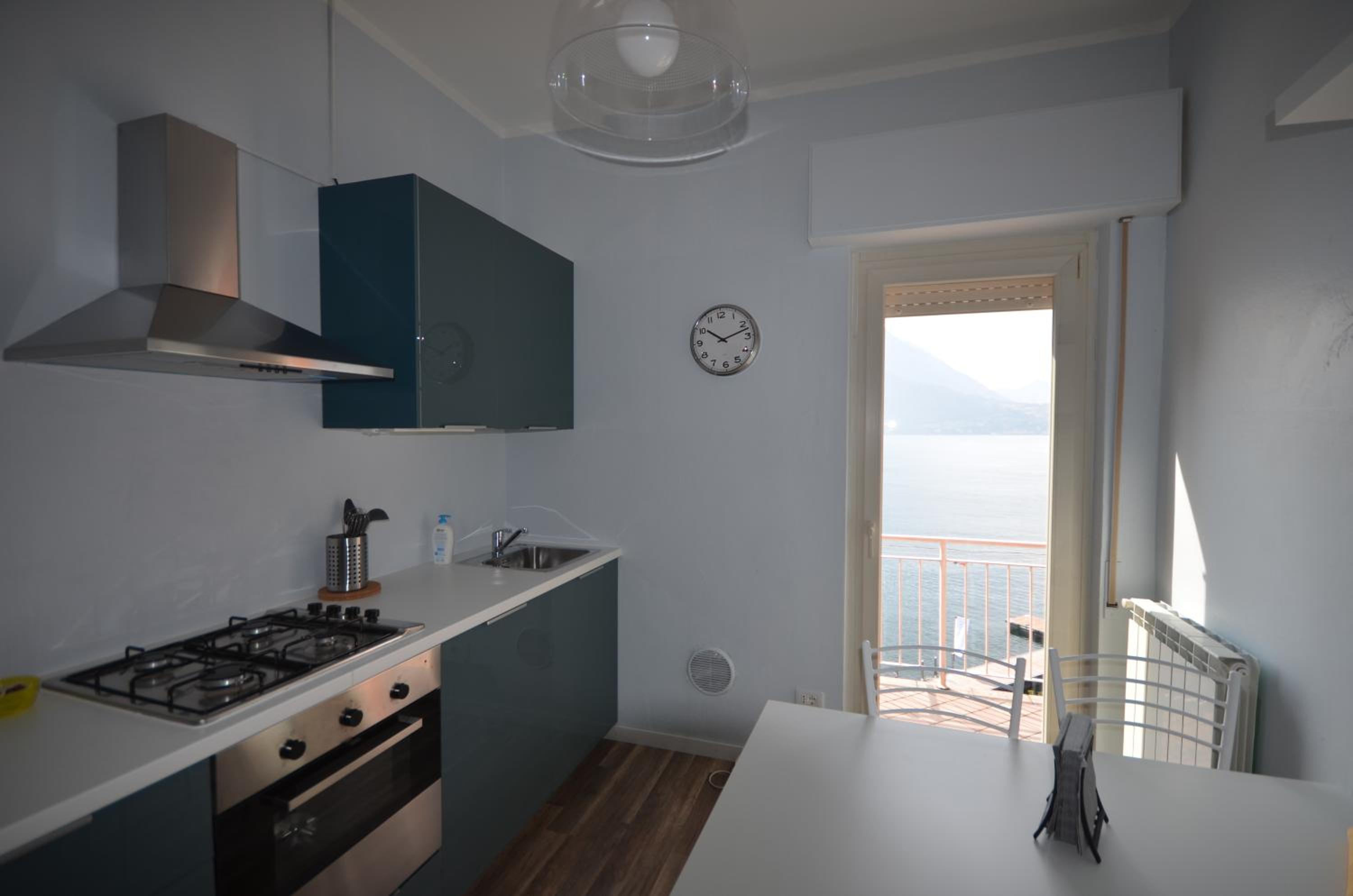 Robyhouse Varenna view 3