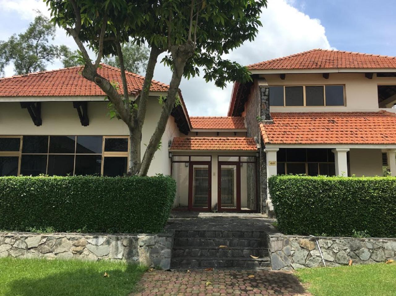 Vietnam Golf - Lake View Villas