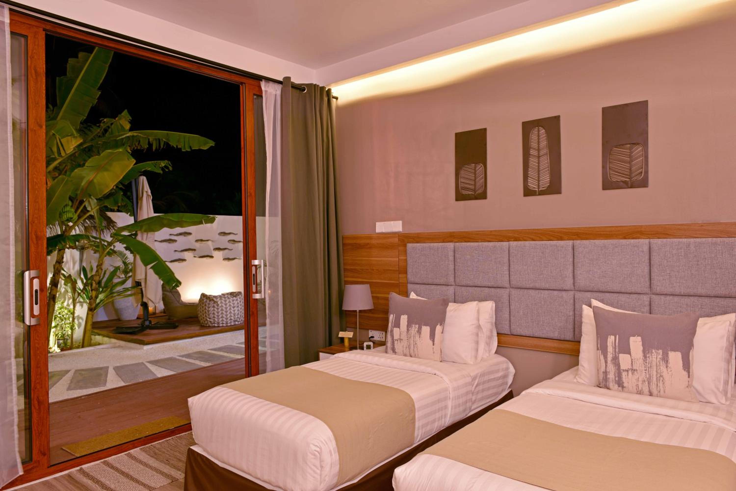 Veli Vilaa Dhiffushi - Beachfront