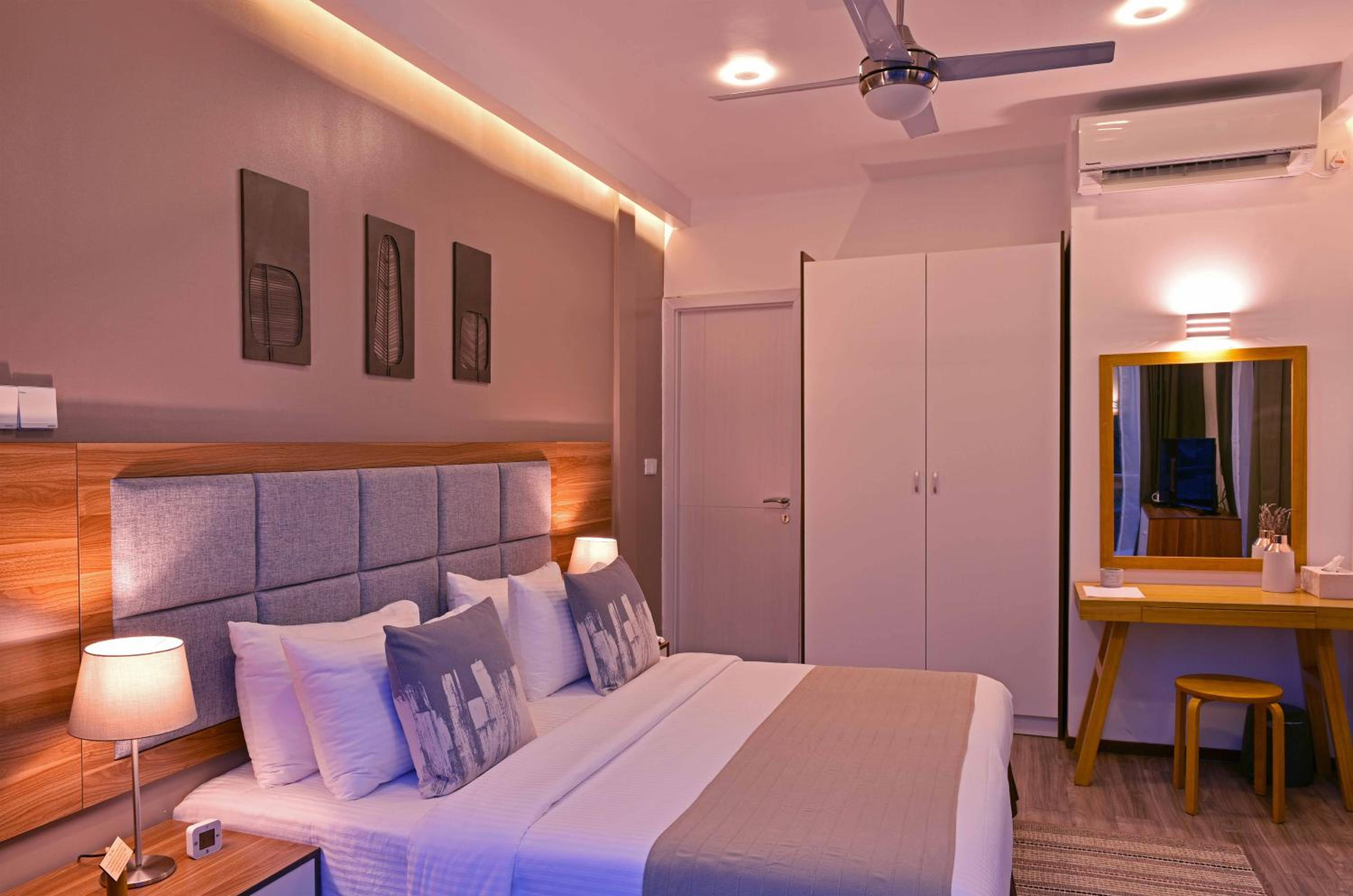 Veli Vilaa Dhiffushi - Beachfront
