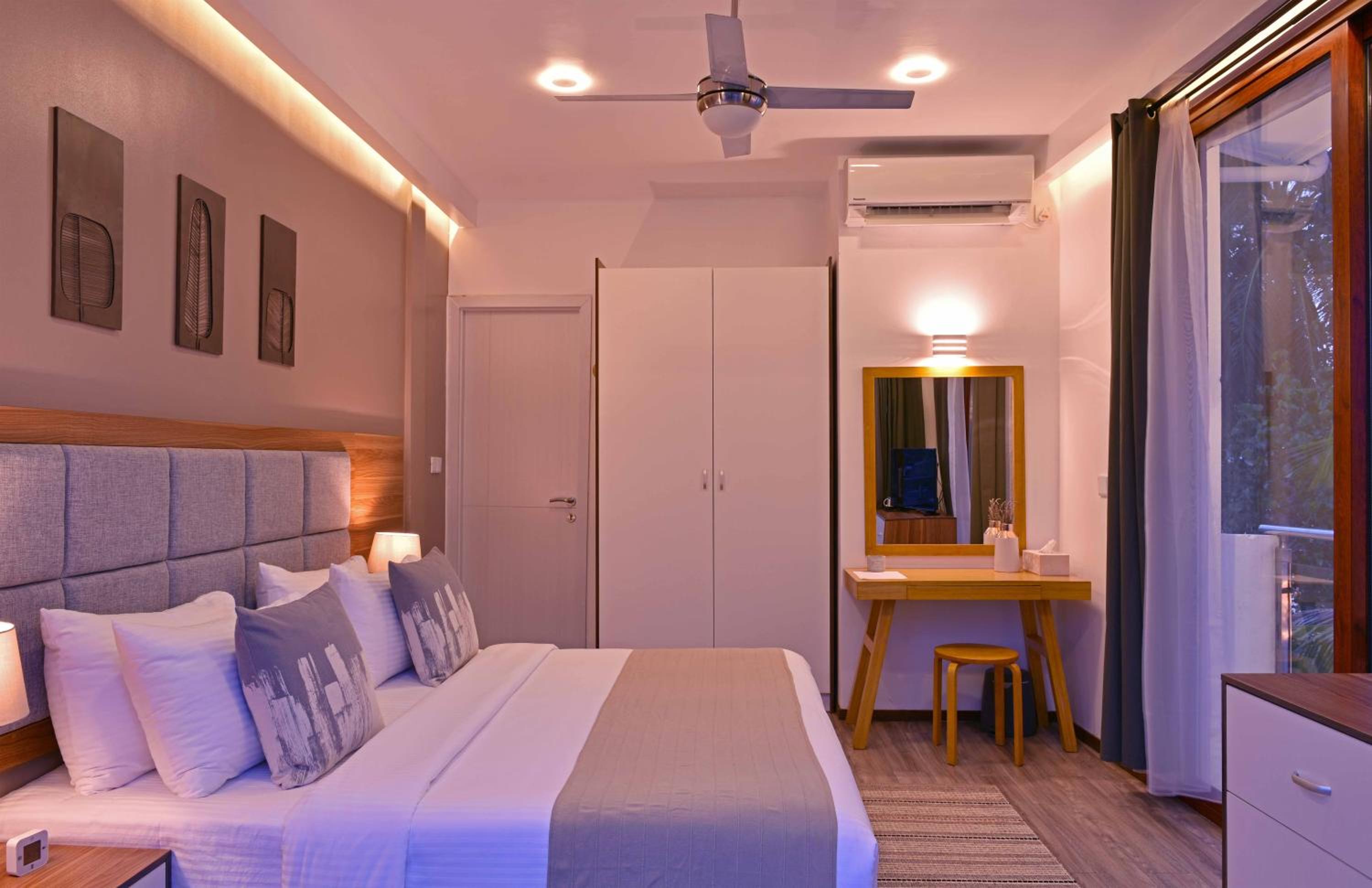 Veli Vilaa Dhiffushi - Beachfront