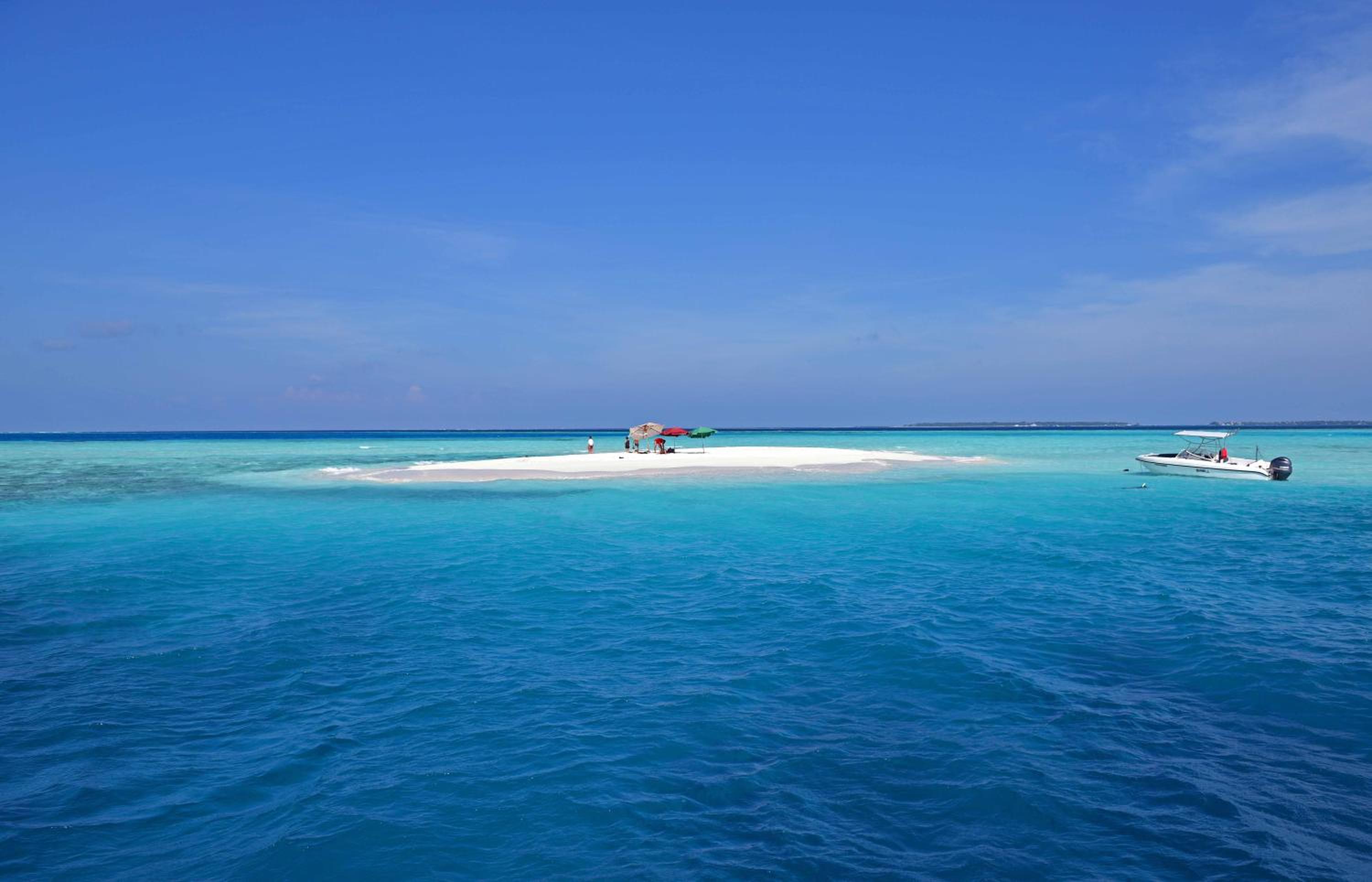 Veli Vilaa Dhiffushi - Beachfront