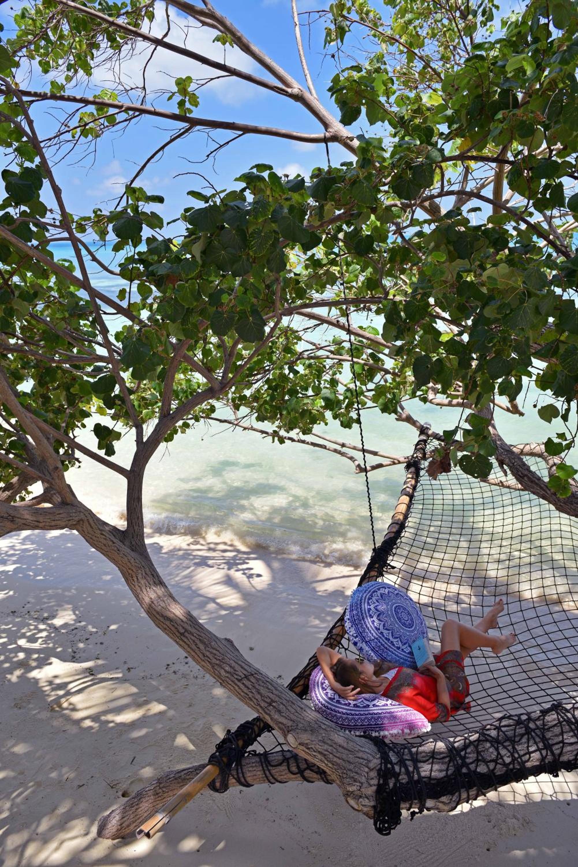Veli Vilaa Dhiffushi - Beachfront