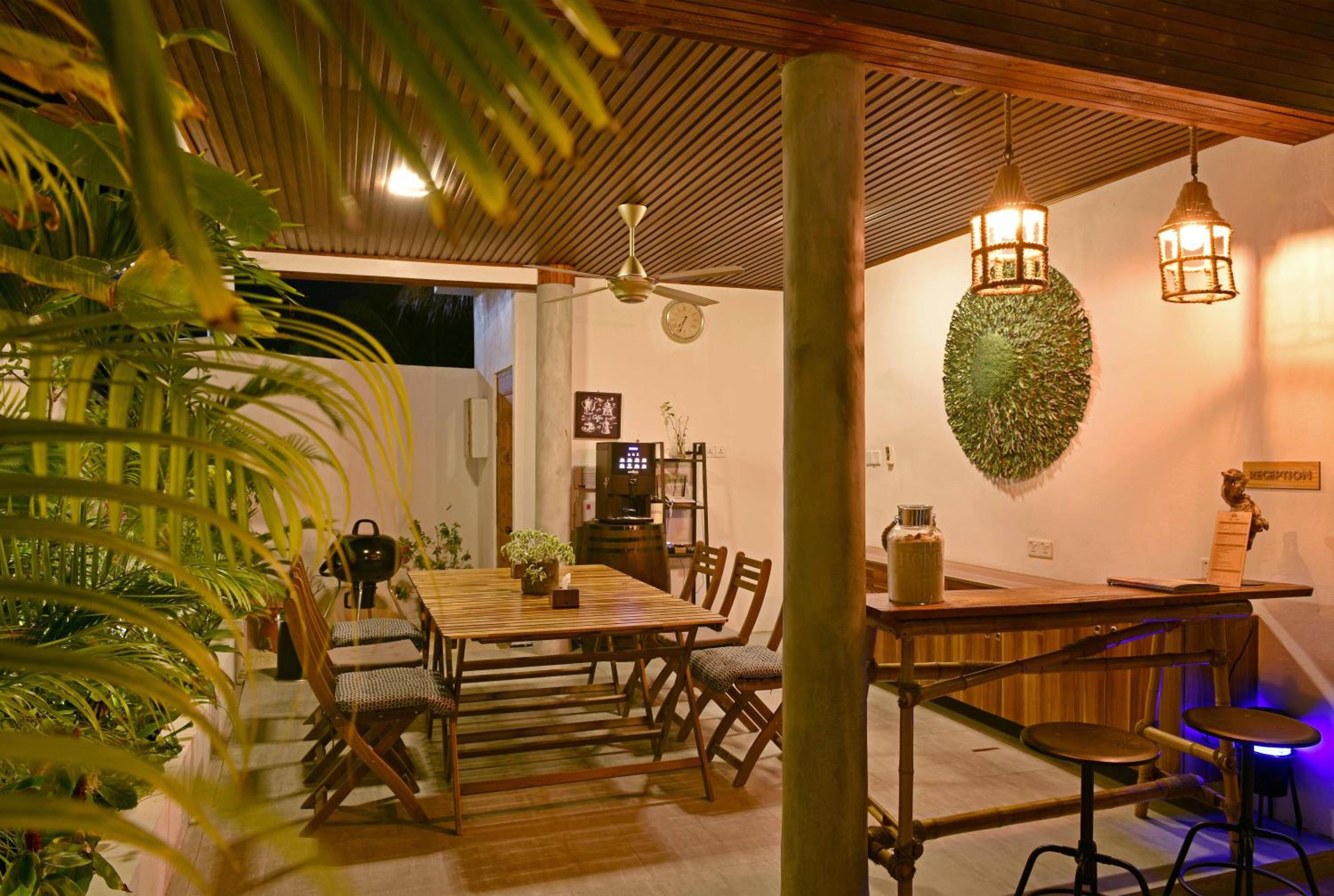 Veli Vilaa Dhiffushi - Beachfront