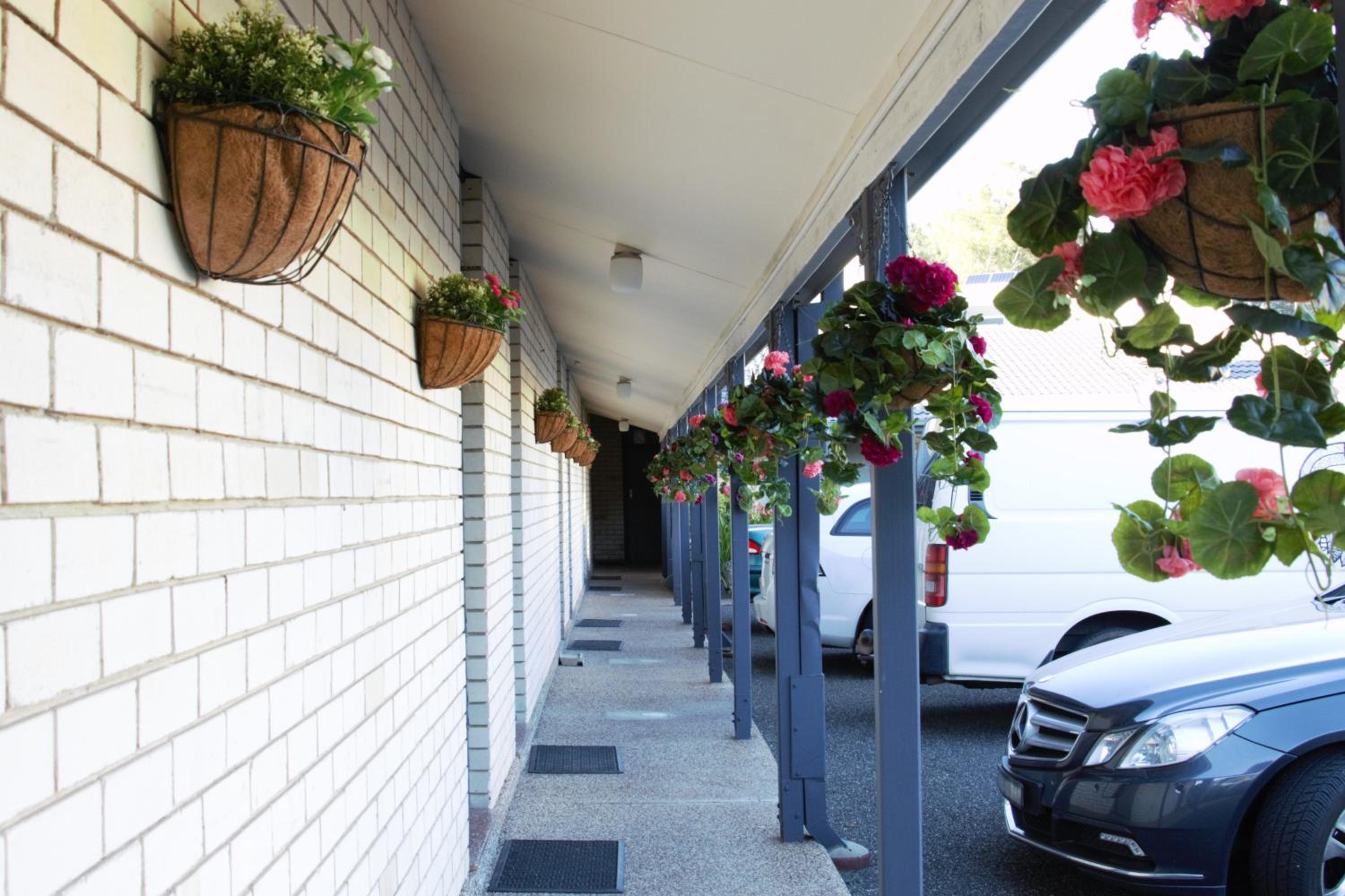 Hibiscus Lakeside Motel