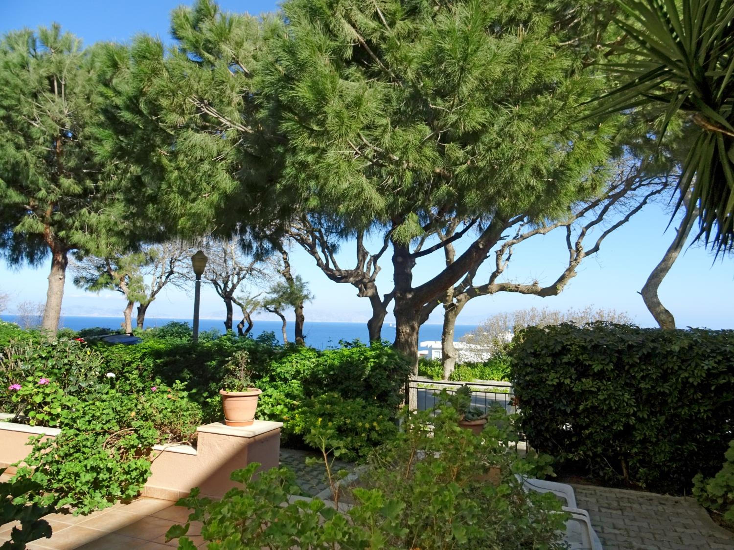 Italian flair with a view photo 3