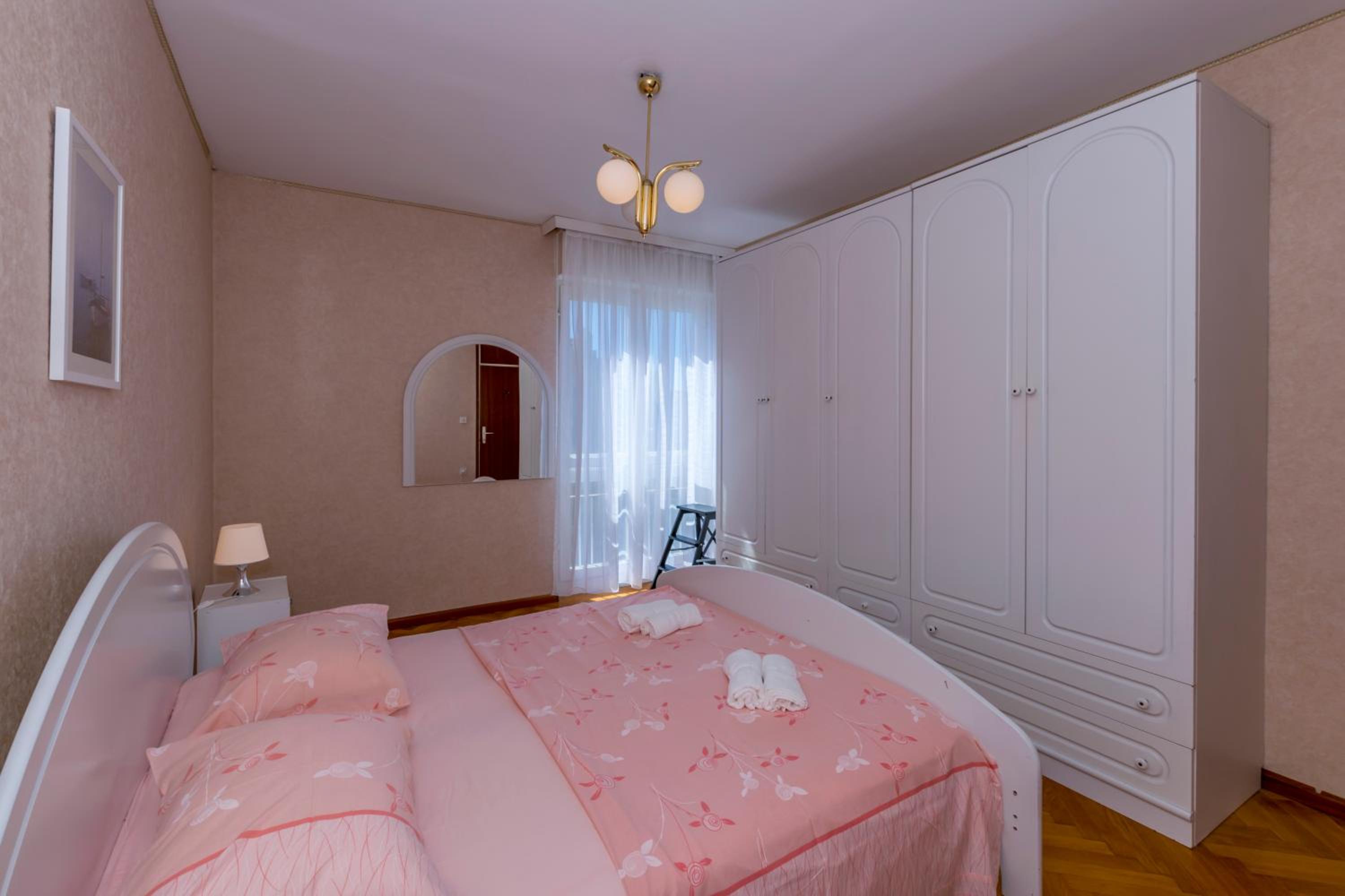 Apartment Azure Split