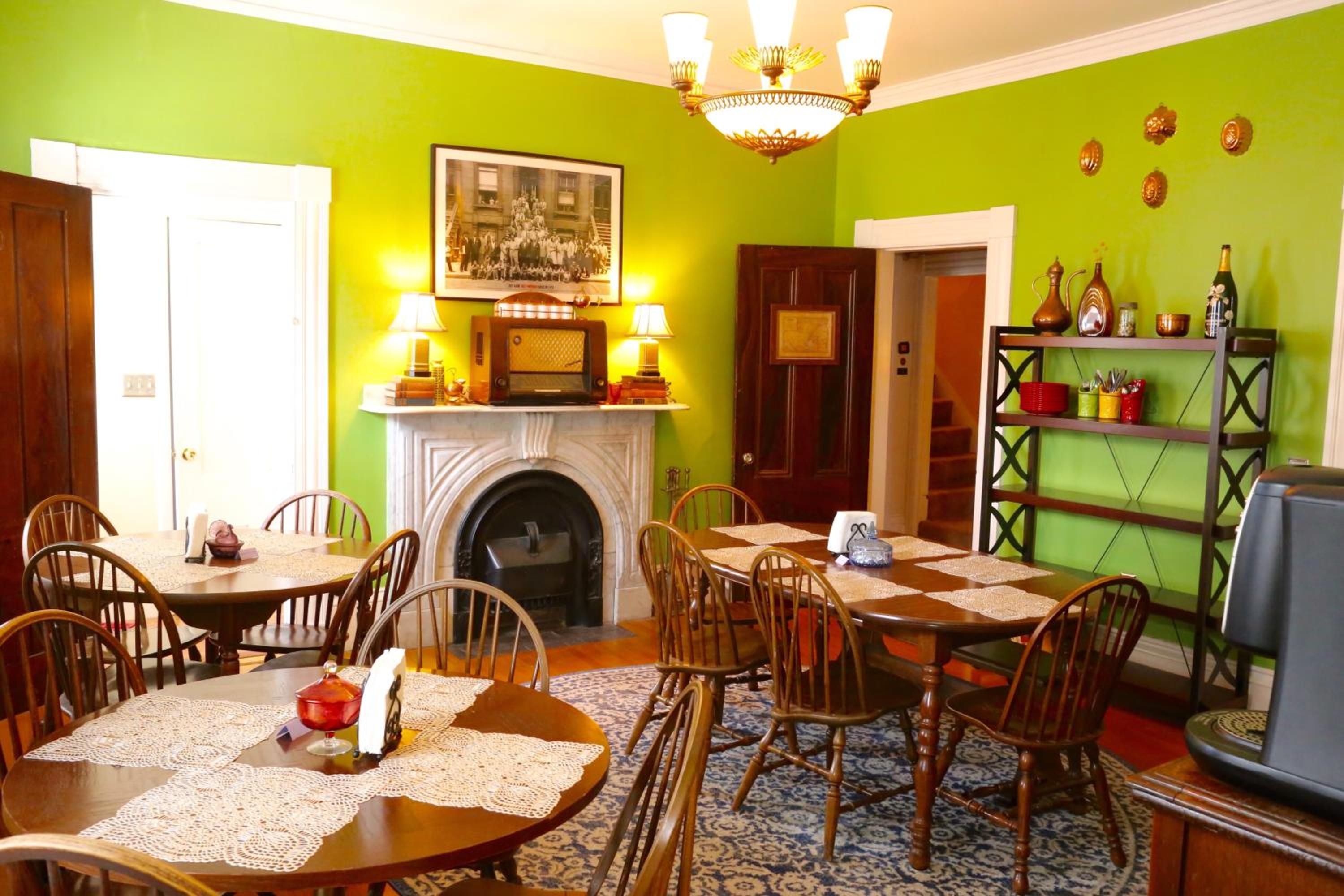 Boston Vacations - Stepping Stone Inn - Property Image 2