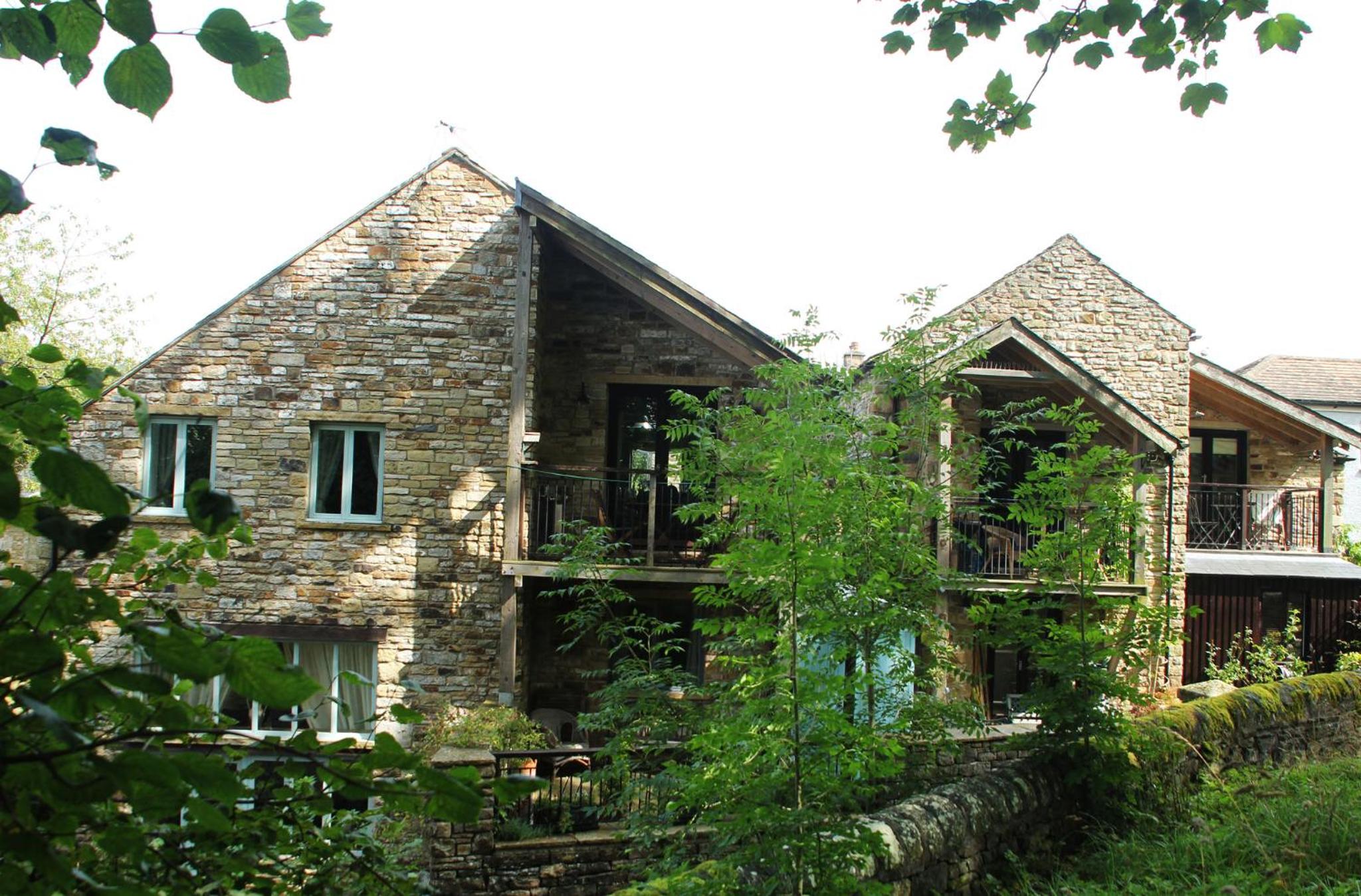 Alston Art Apartments