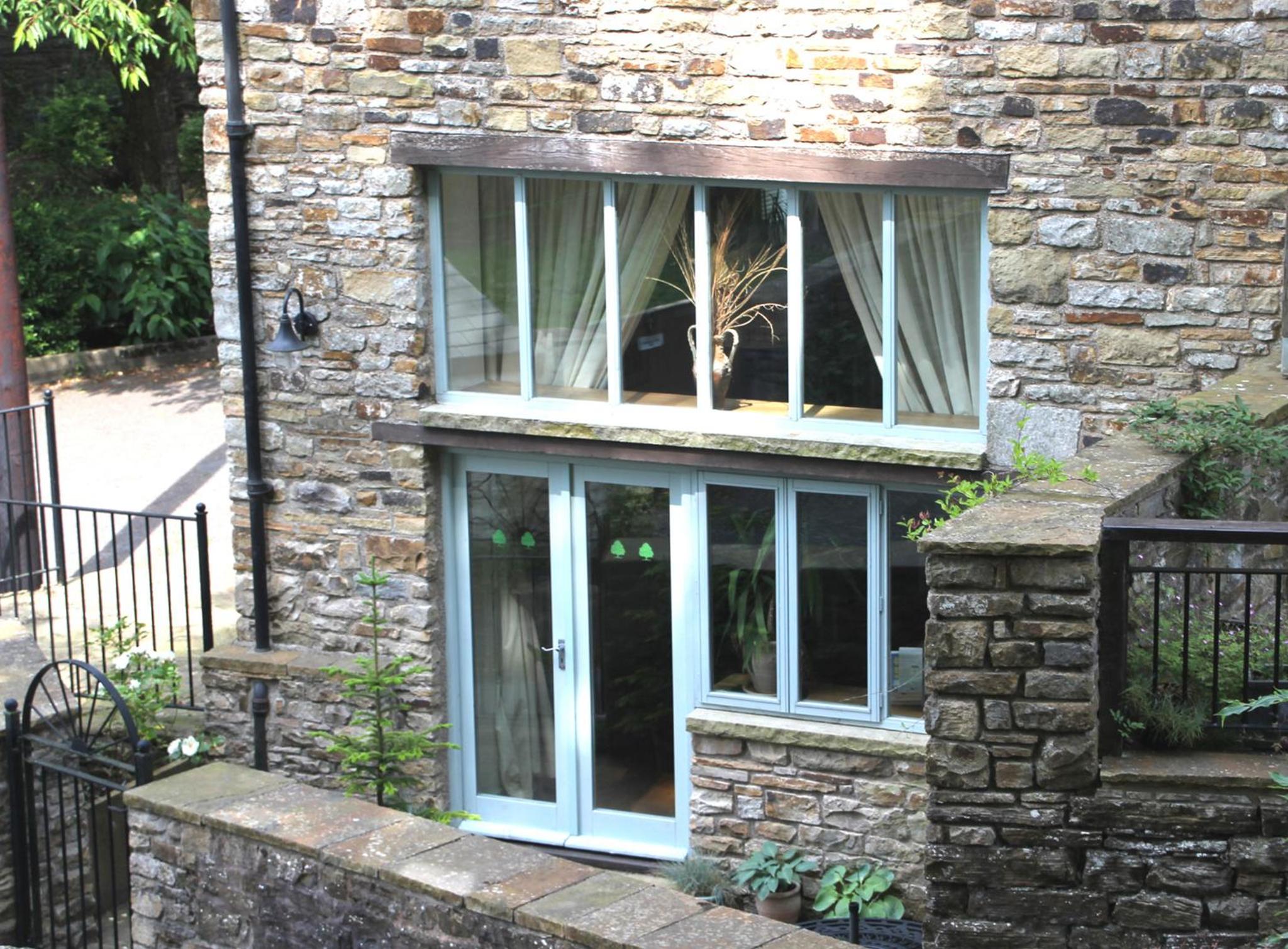 Alston Art Apartments