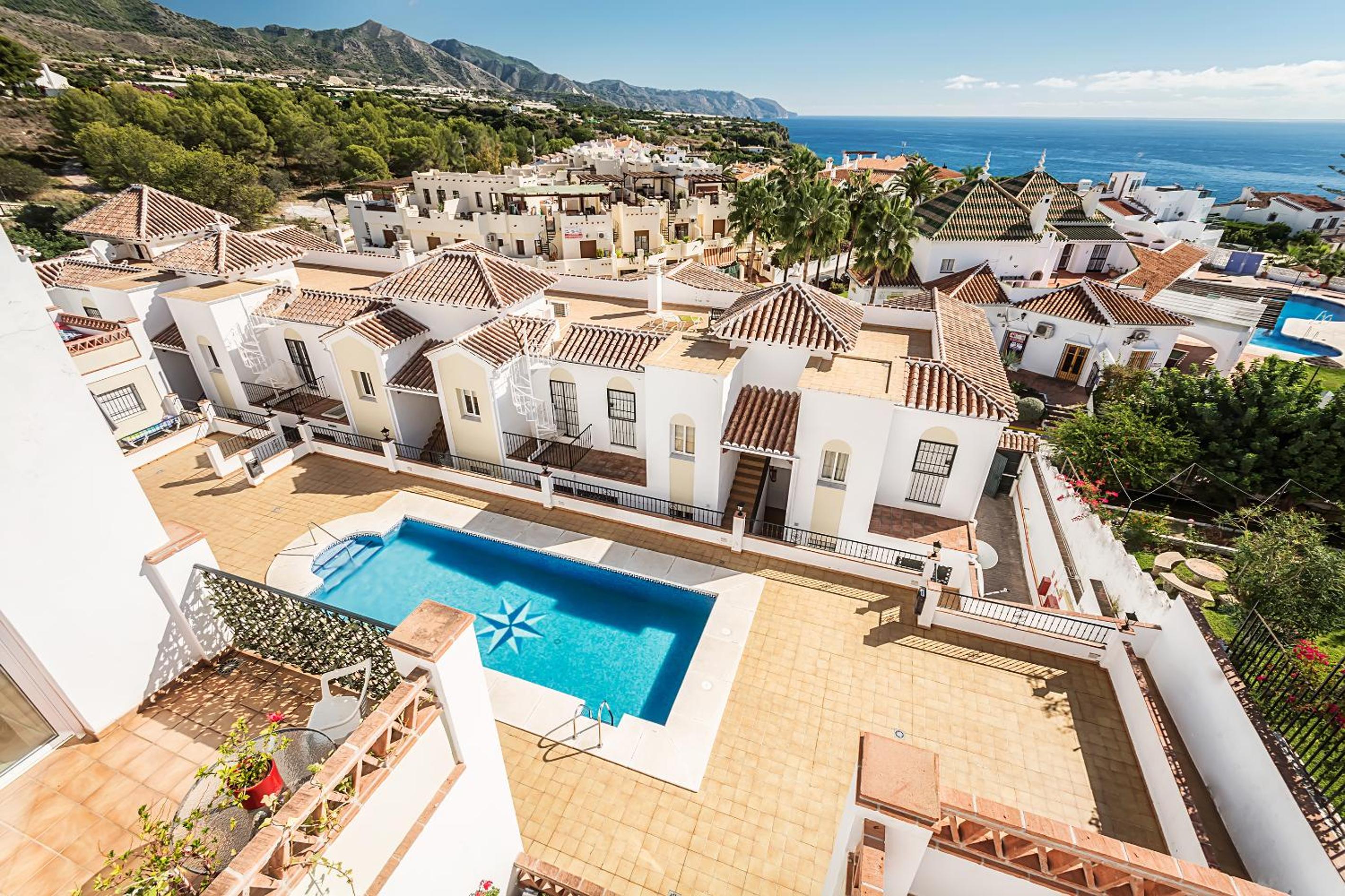 Apartamentos Chimenea en Nerja — recepcion & lobby