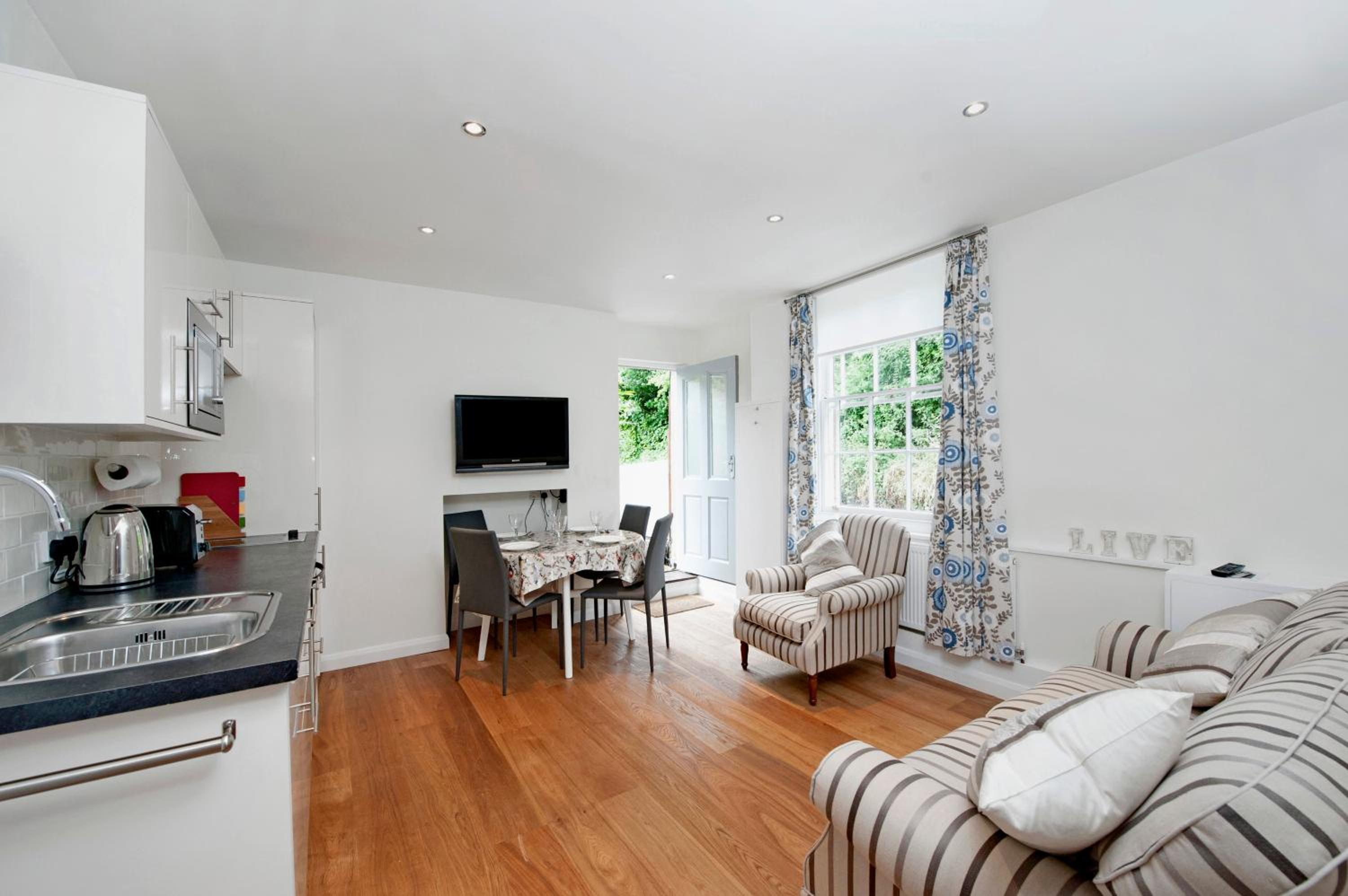 The Apartment, 24 West End Terrace, Winchester view 2