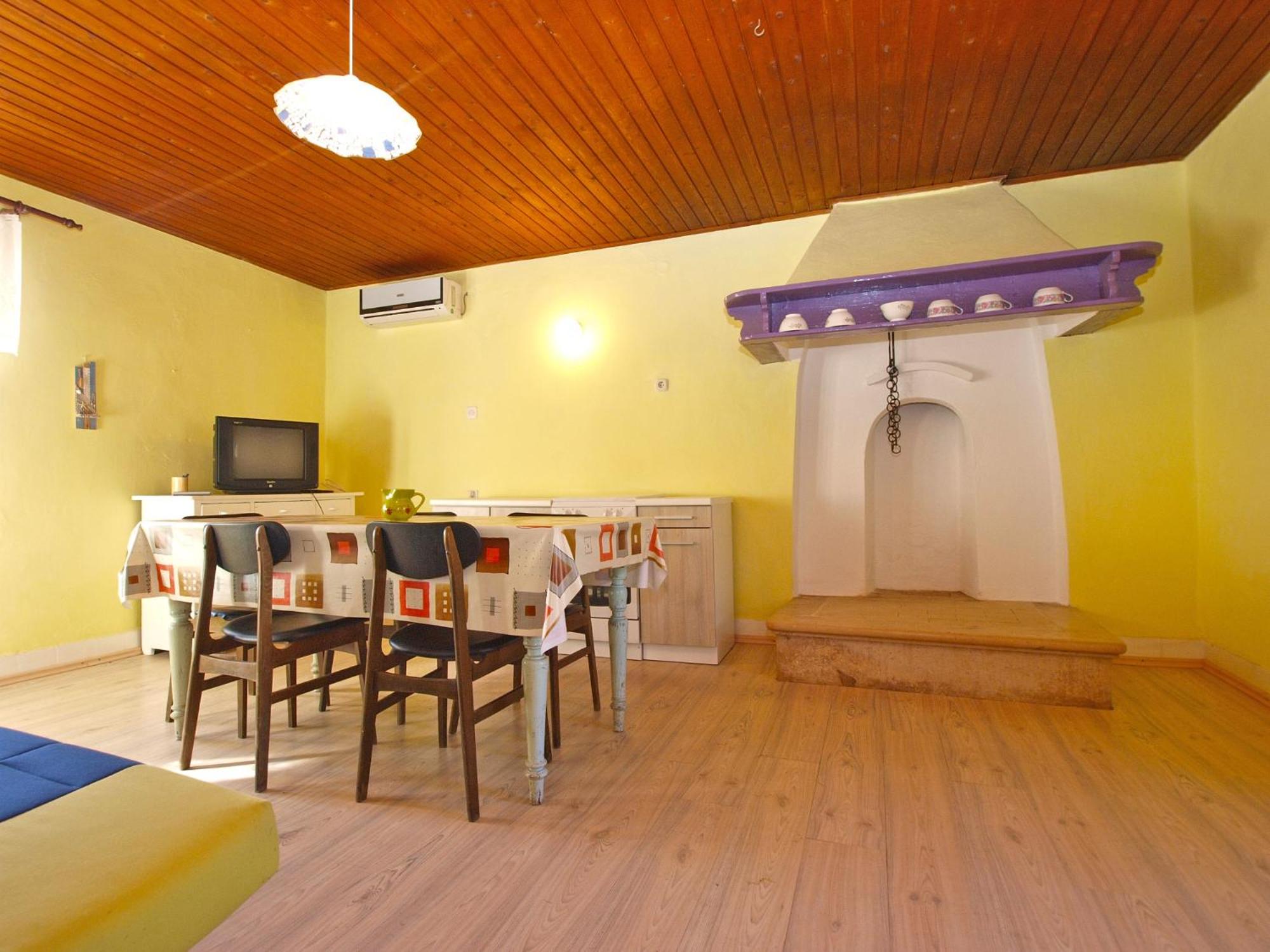 House Angela 1585