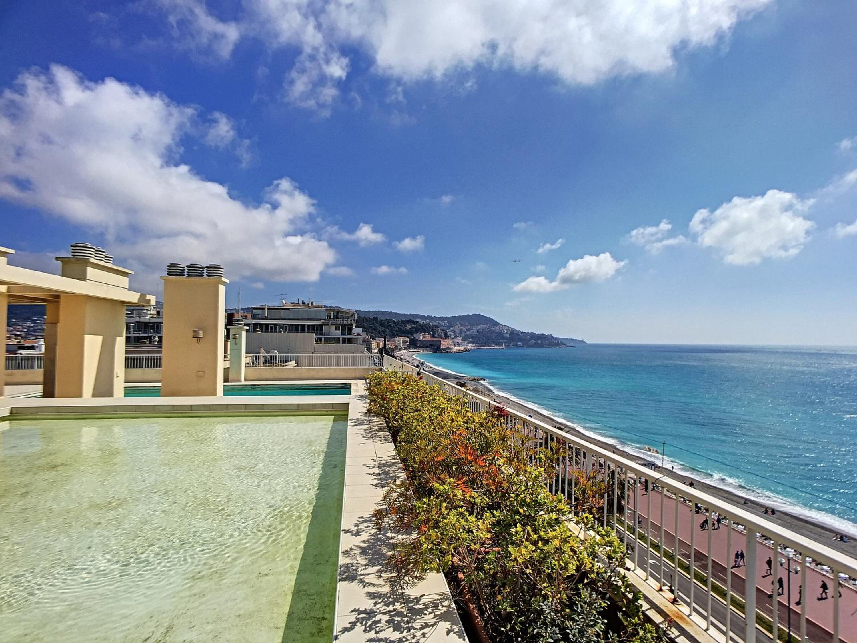 Nestor&Jeeves - SUITE ROYAL LUXEMBOURG - Central - Swimming pool on roof