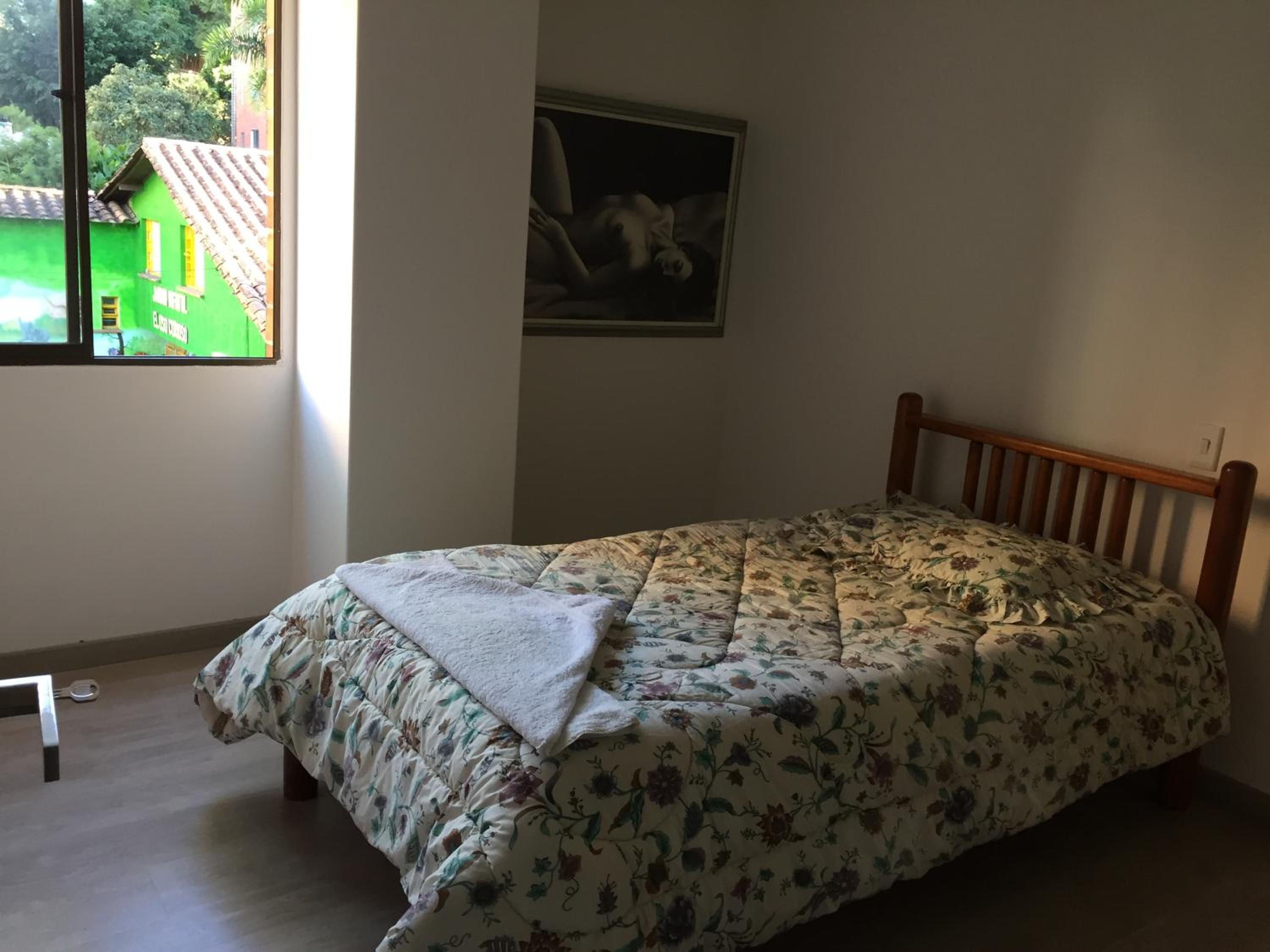 Apartamento cómodo , grande en Poblado Medellín