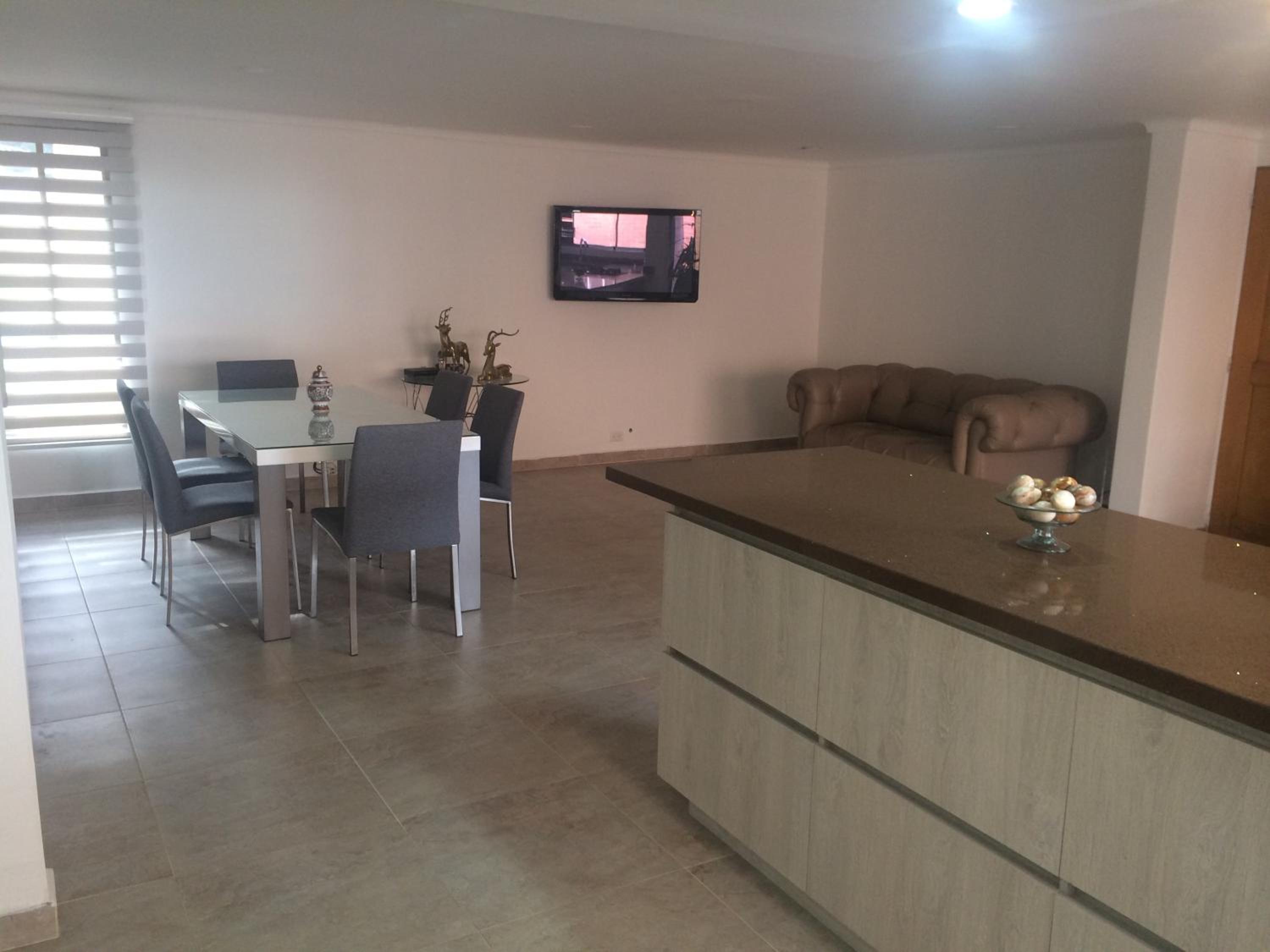 Apartamento cómodo , grande en Poblado Medellín