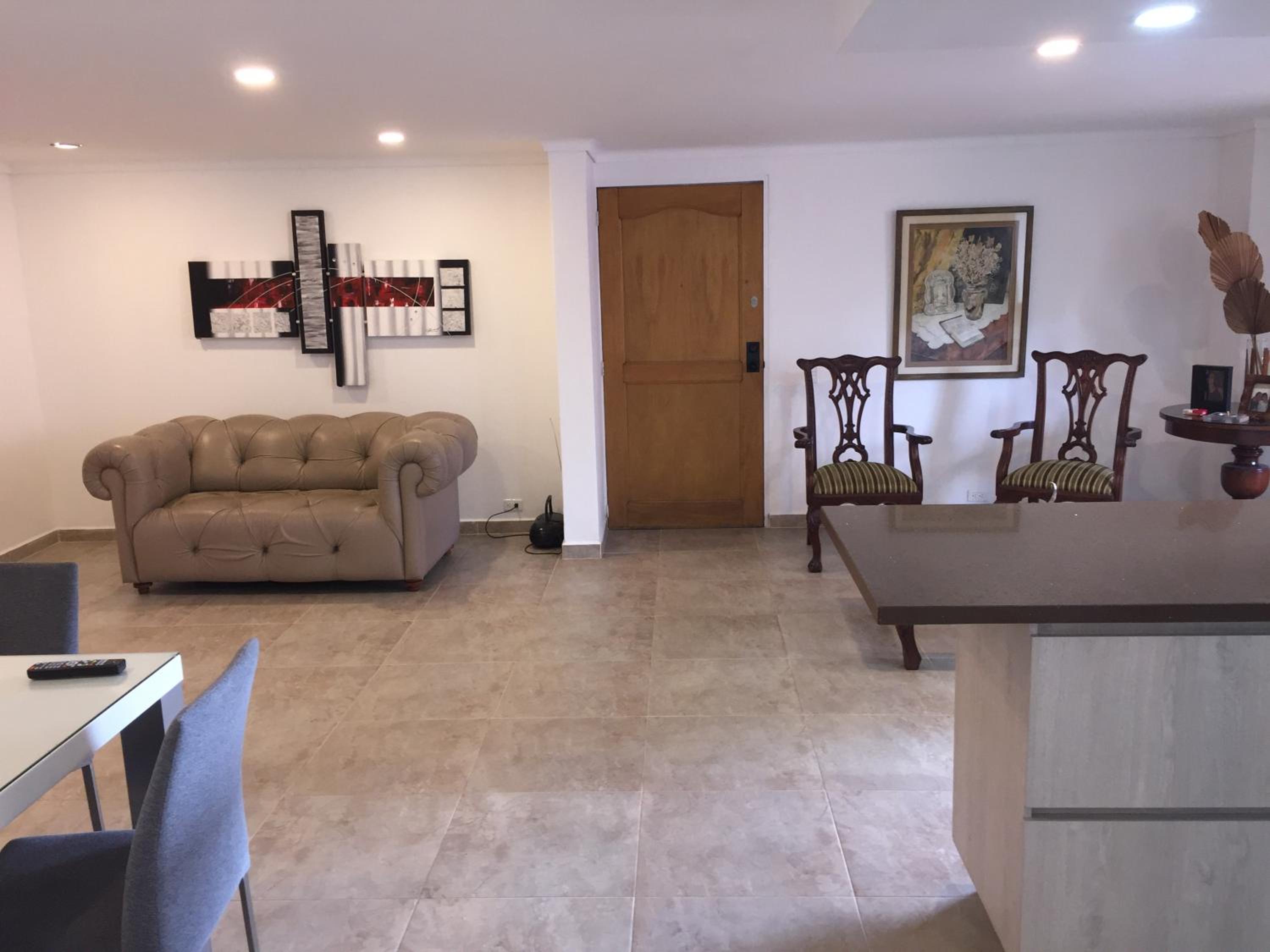 Apartamento cómodo , grande en Poblado Medellín