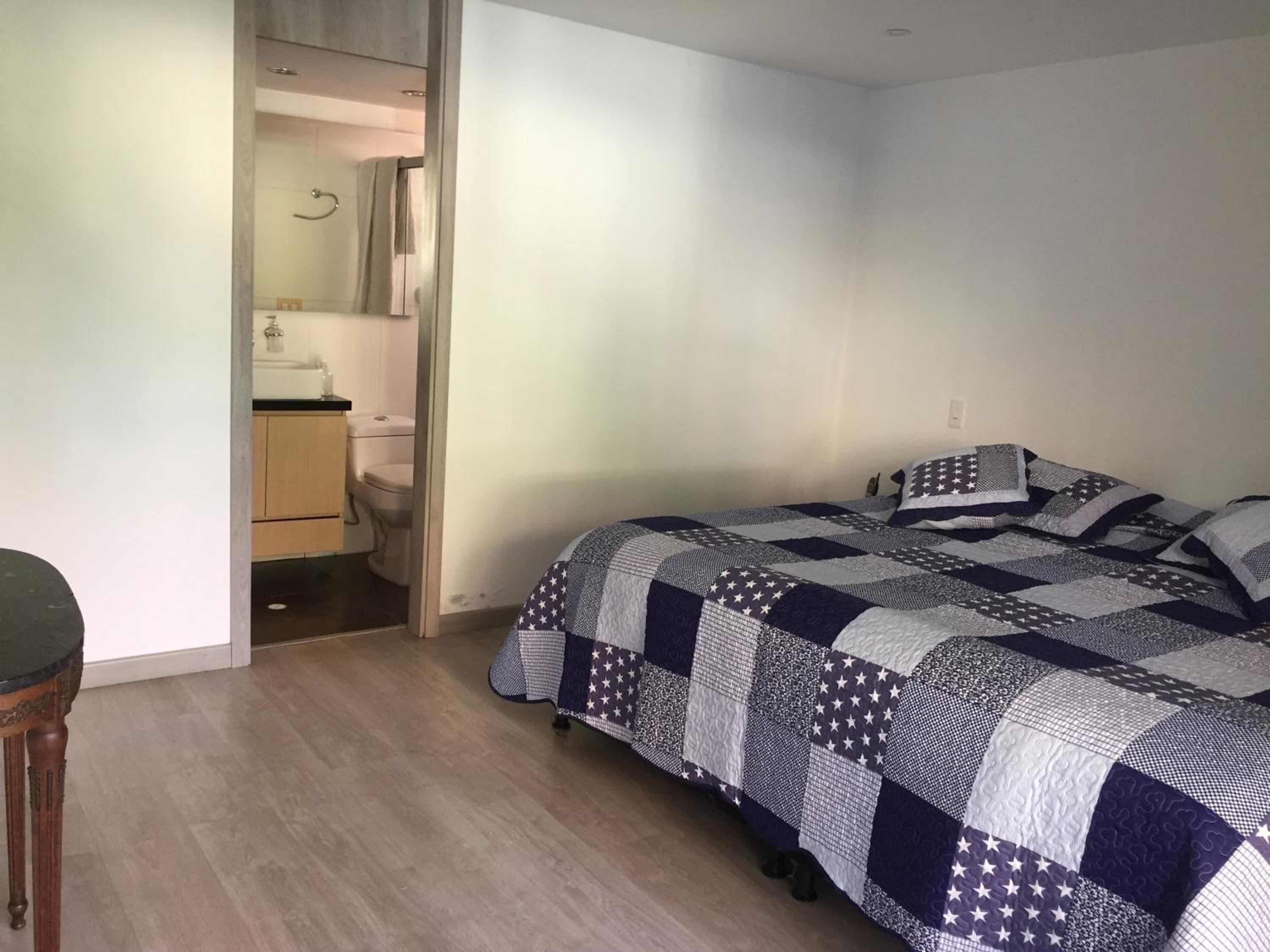 Apartamento cómodo , grande en Poblado Medellín