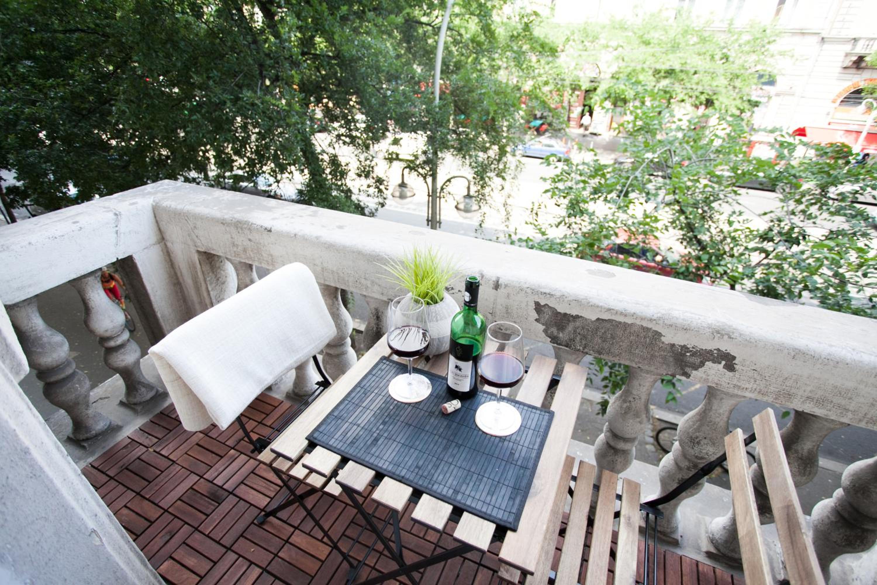 Stylish Loft with BALCONY view 5