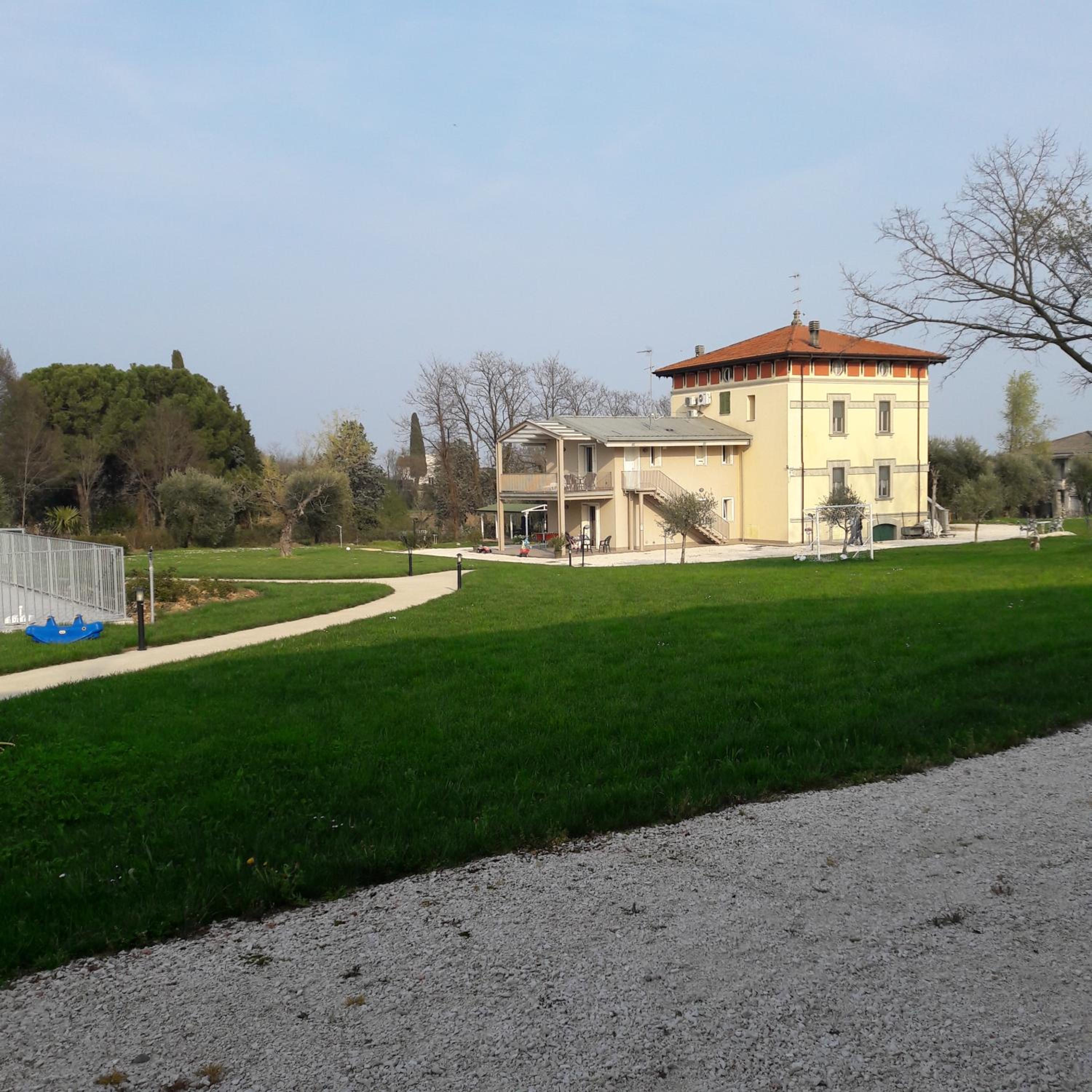 Photo 12
