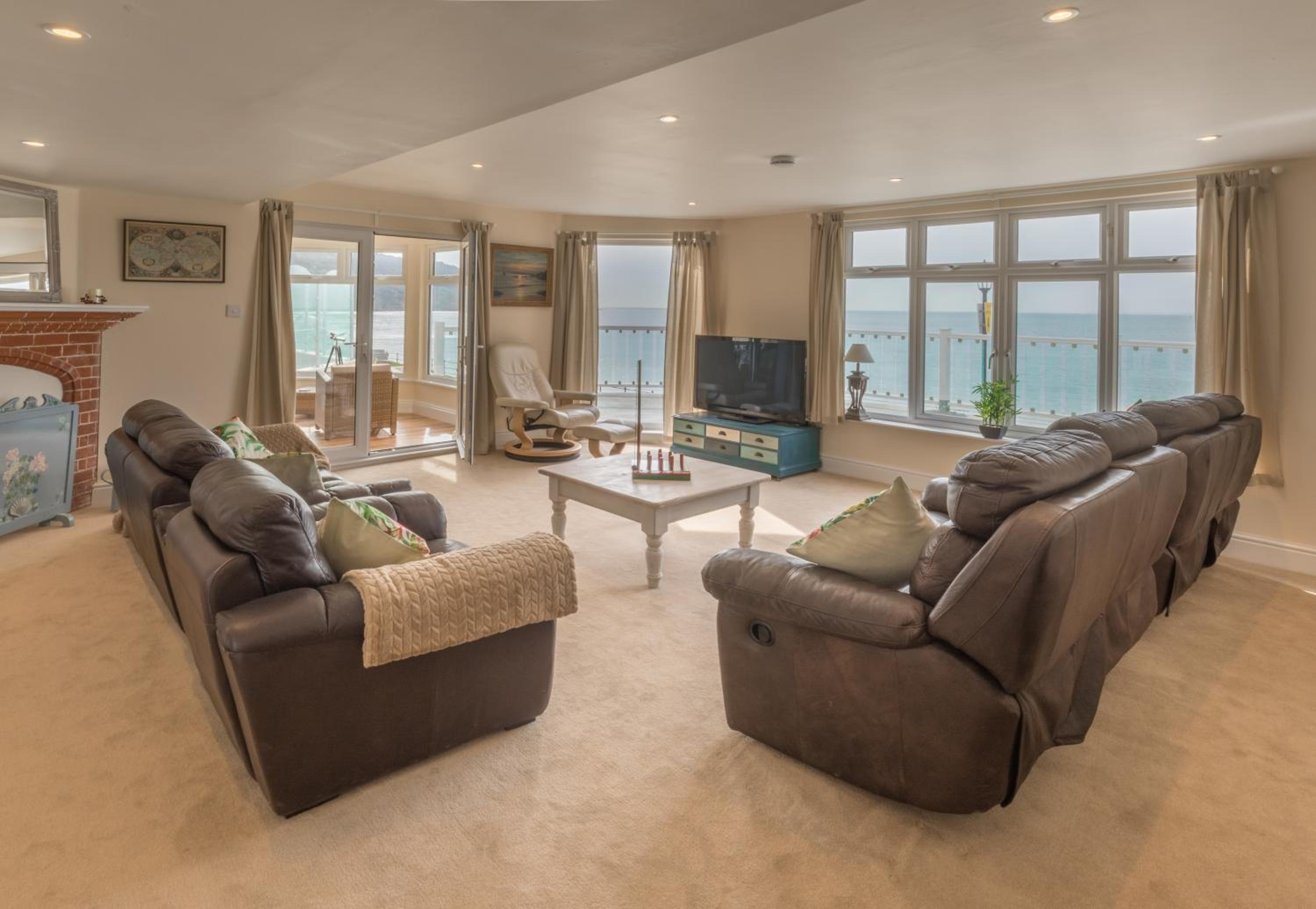 Beachside Apartment, 2 Pilots Point view 3