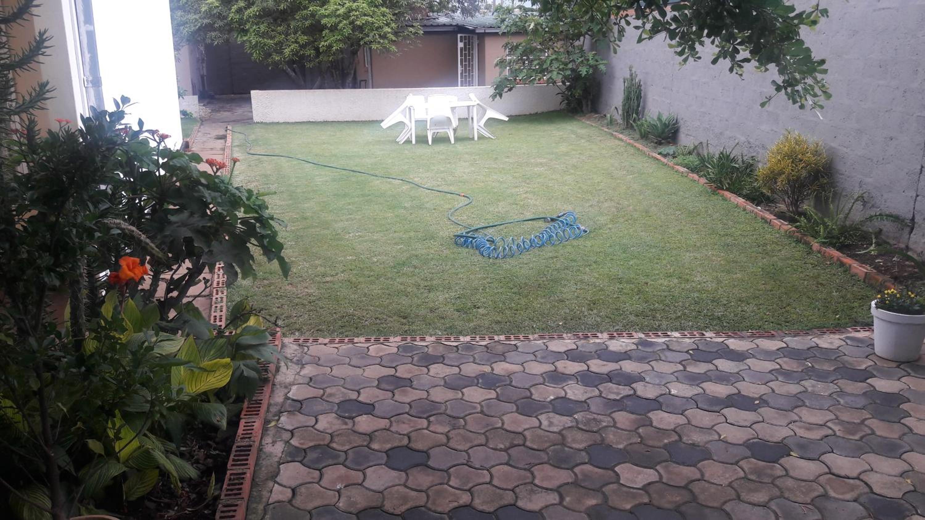 Furnished self-catering bedsitter view 4