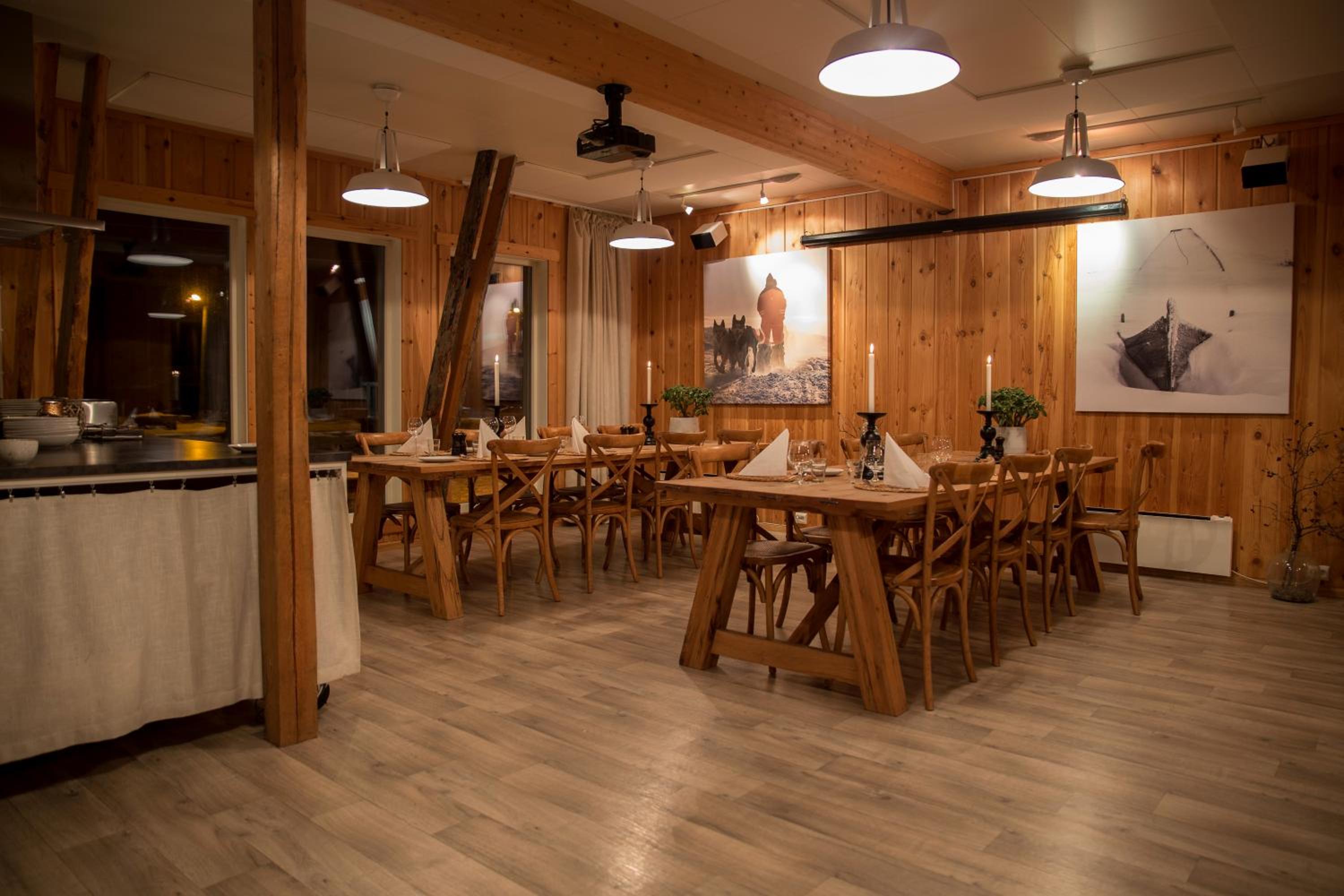 Holmen Husky Lodge