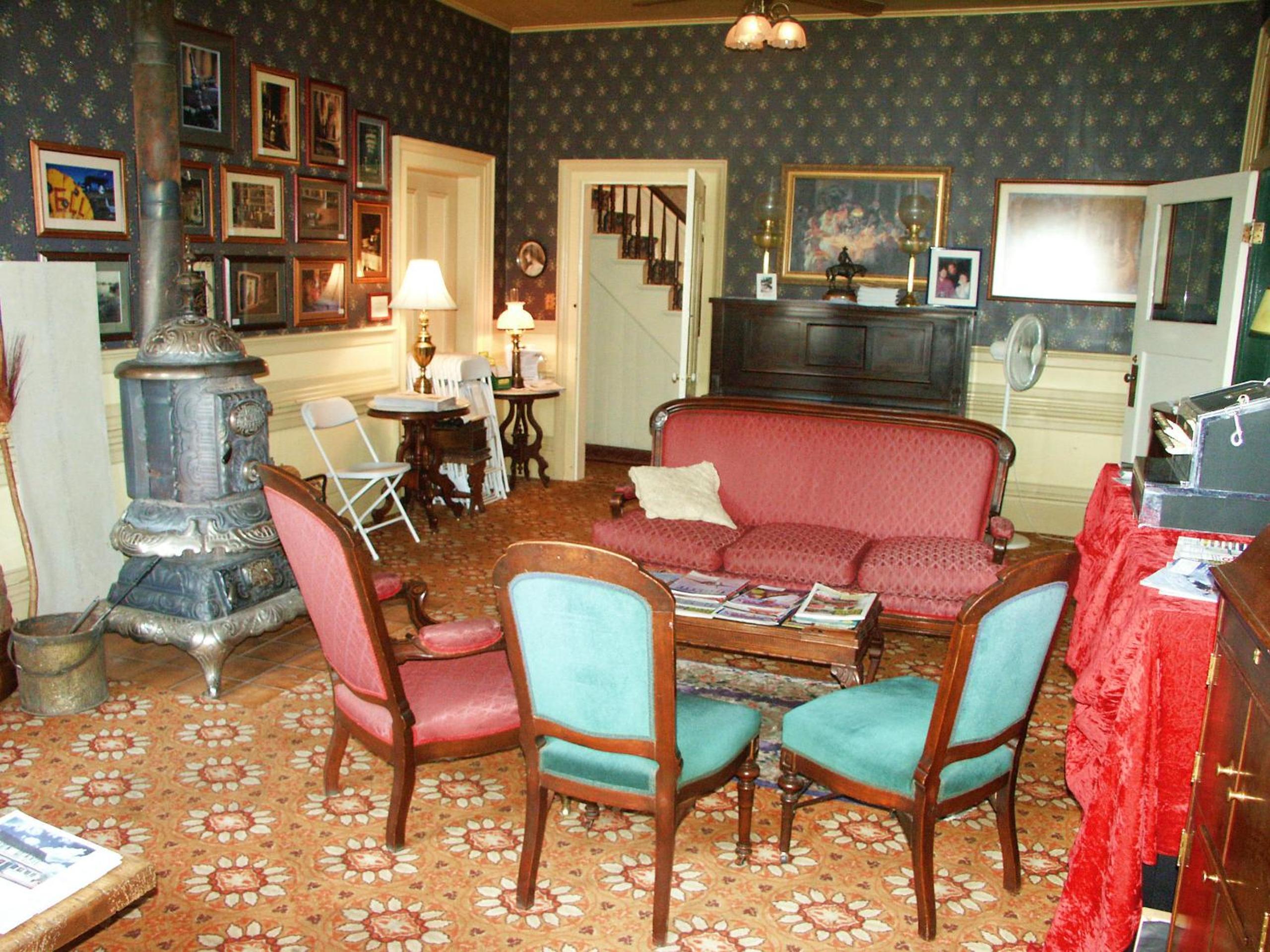 Bridgeport Inn