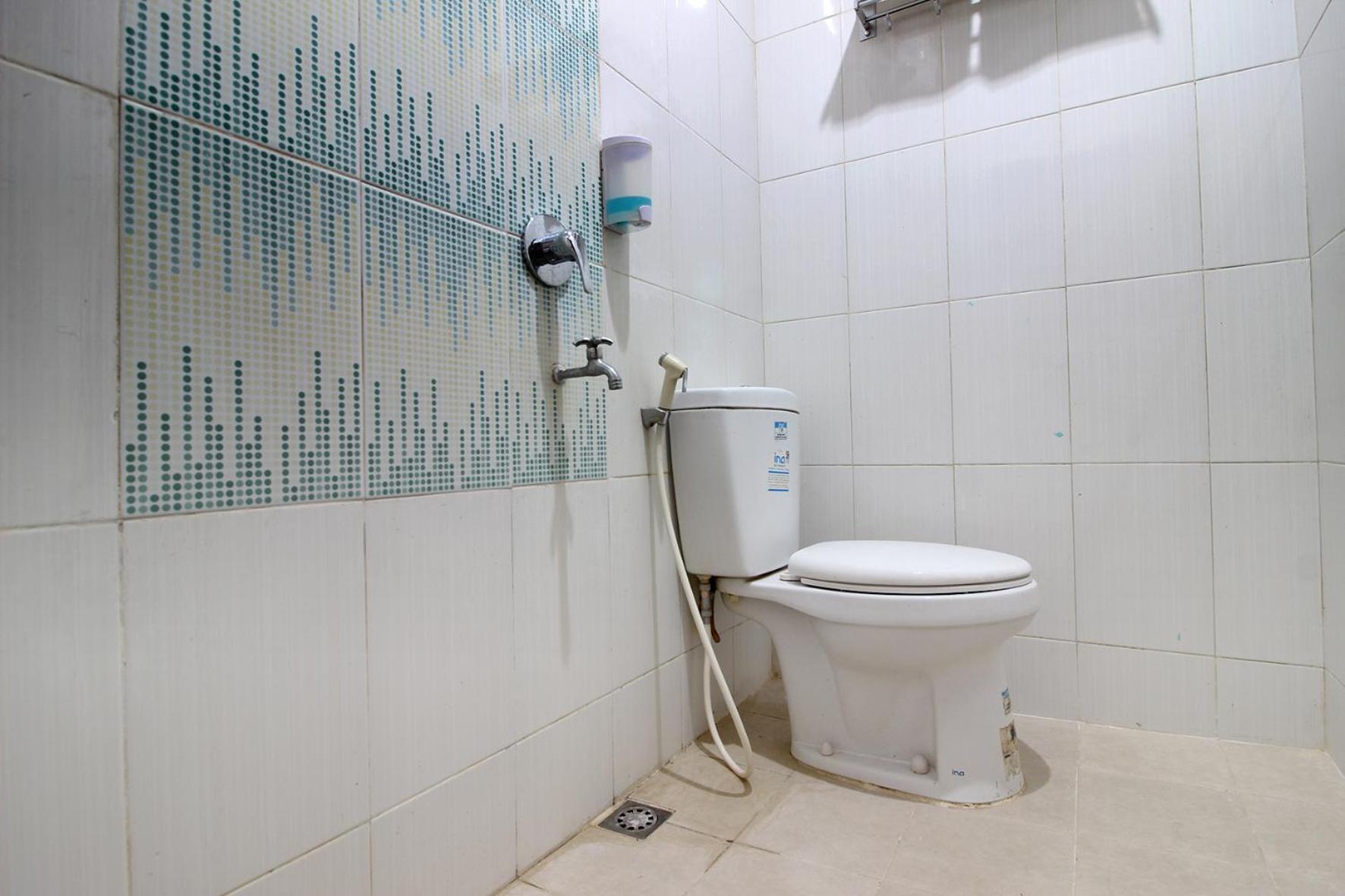 RedDoorz Plus Syariah near Lempuyangan Station 3