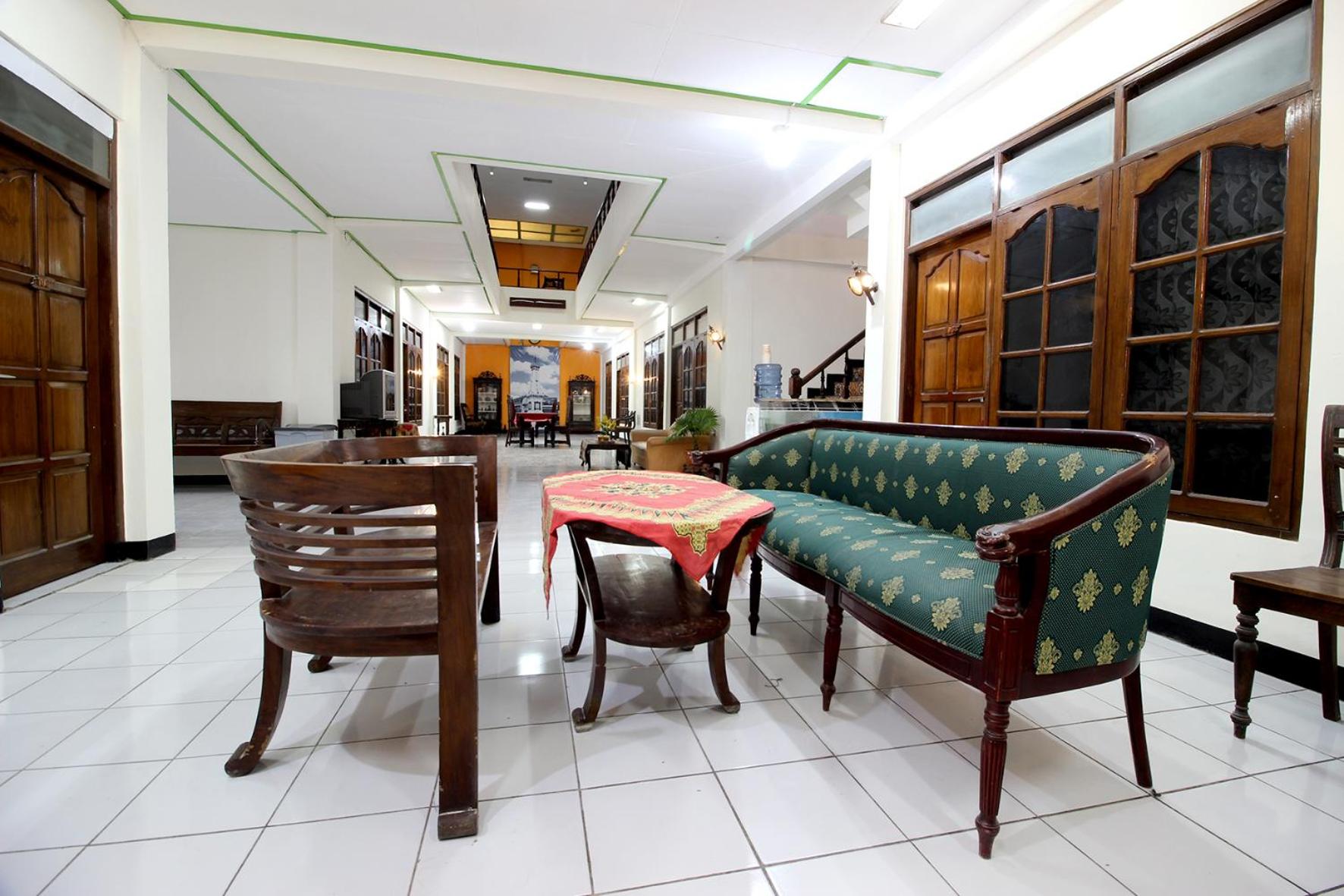 RedDoorz Plus Syariah near Lempuyangan Station 3