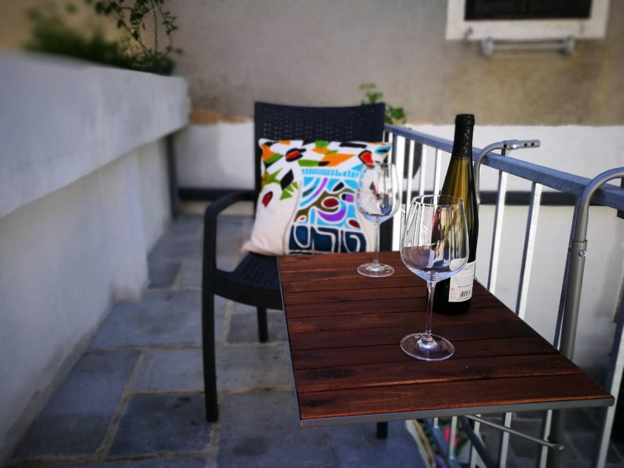 cres art studio lime apartment view 3