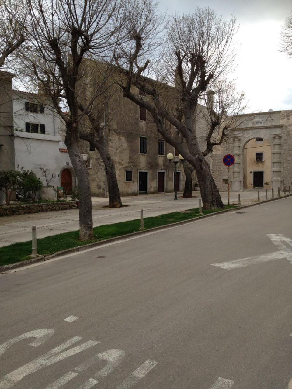 cres art studio lime apartment - main view