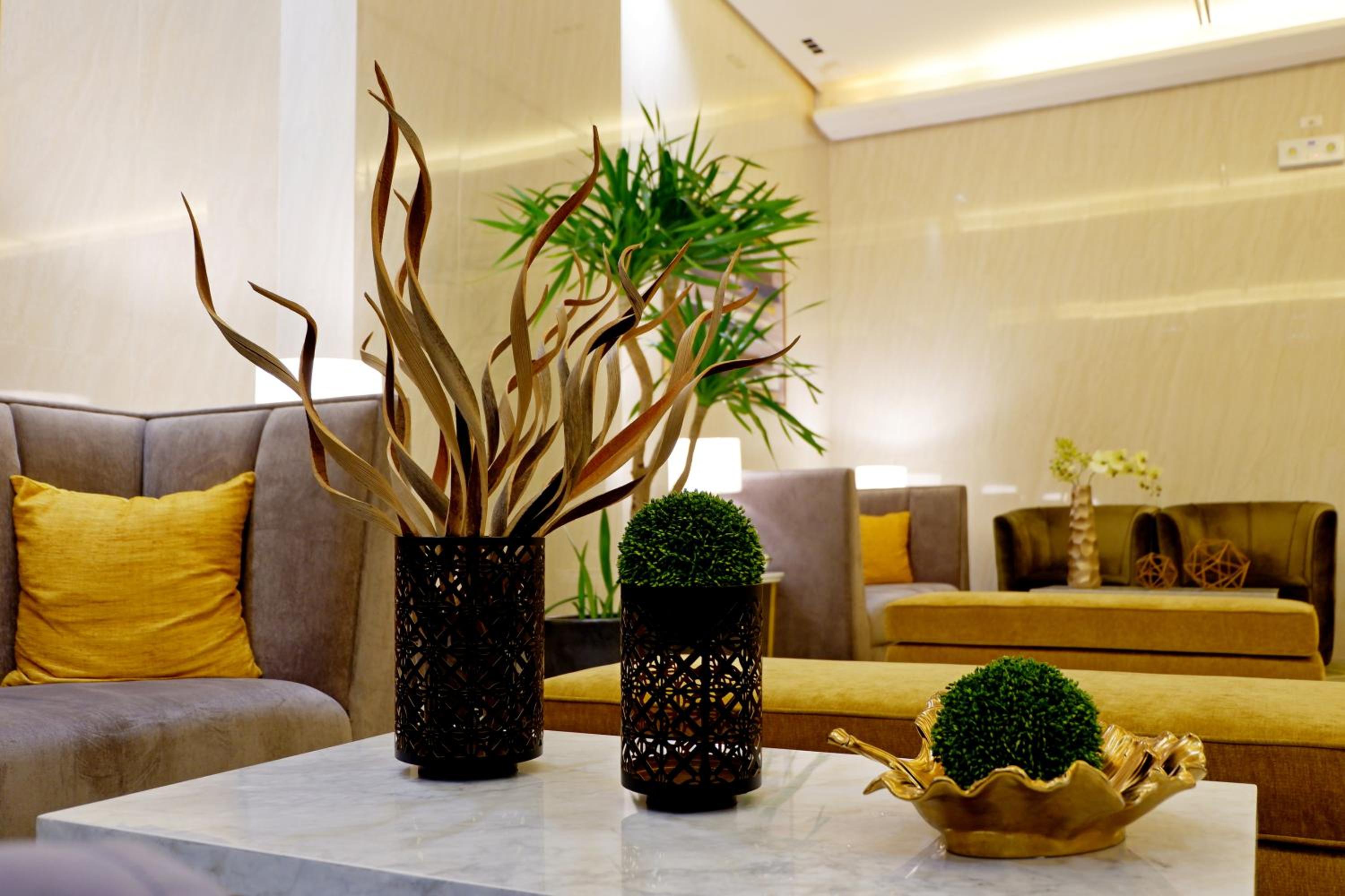 Travellers 101 Condo near Manila Airport view 2