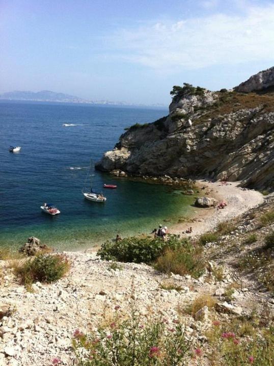 Cabanon Calanque Marseille view 3