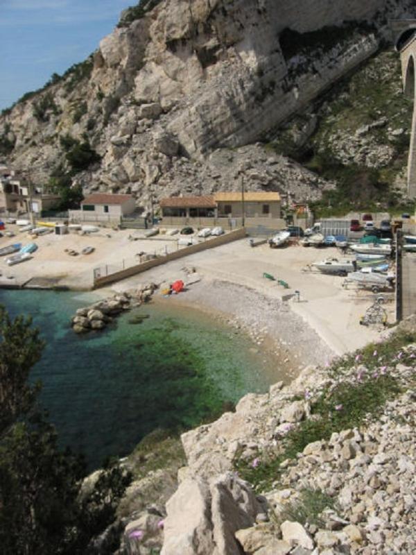Cabanon Calanque Marseille view 2