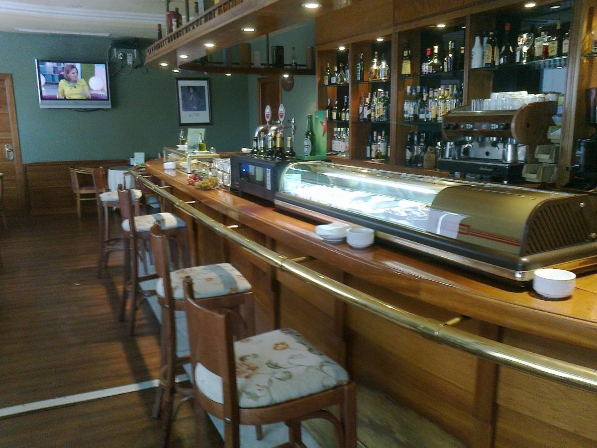 bar