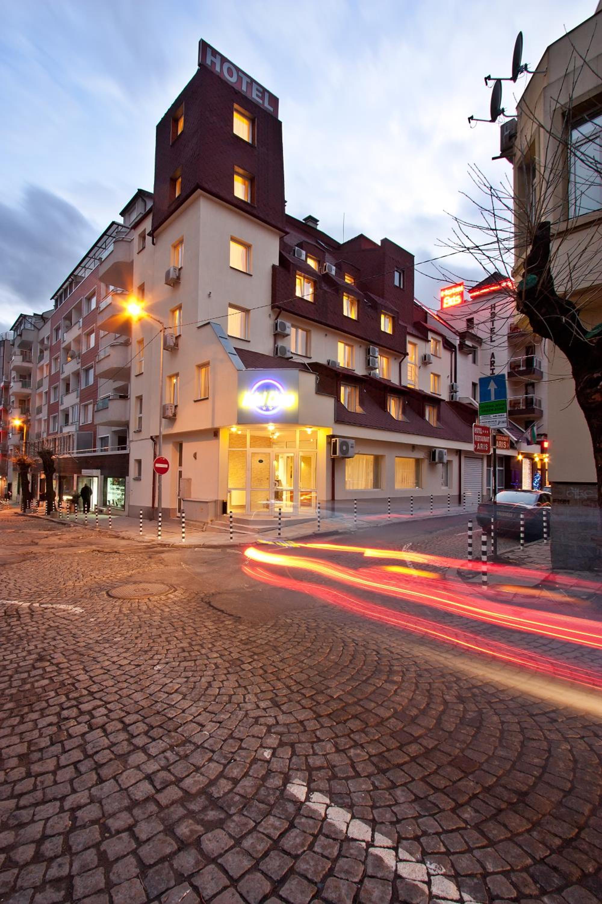 Hotel Cheap - Image 1