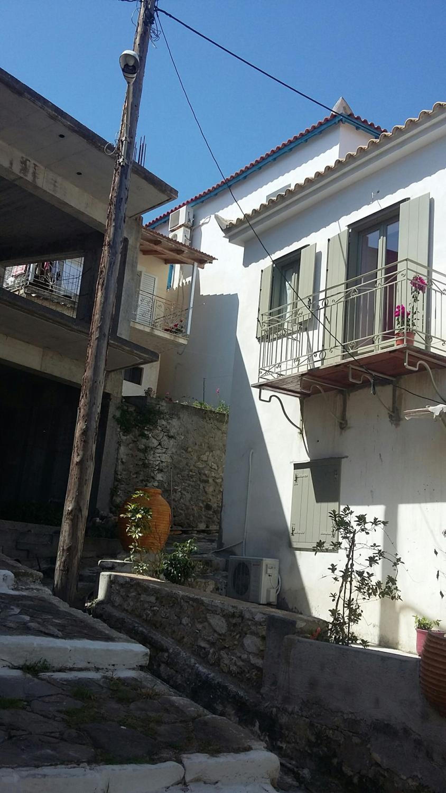 Elia house