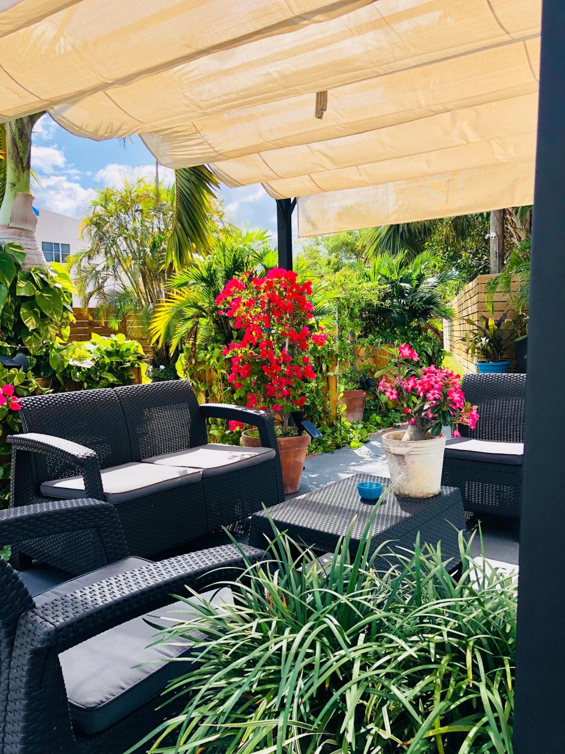 Oasis Hotel