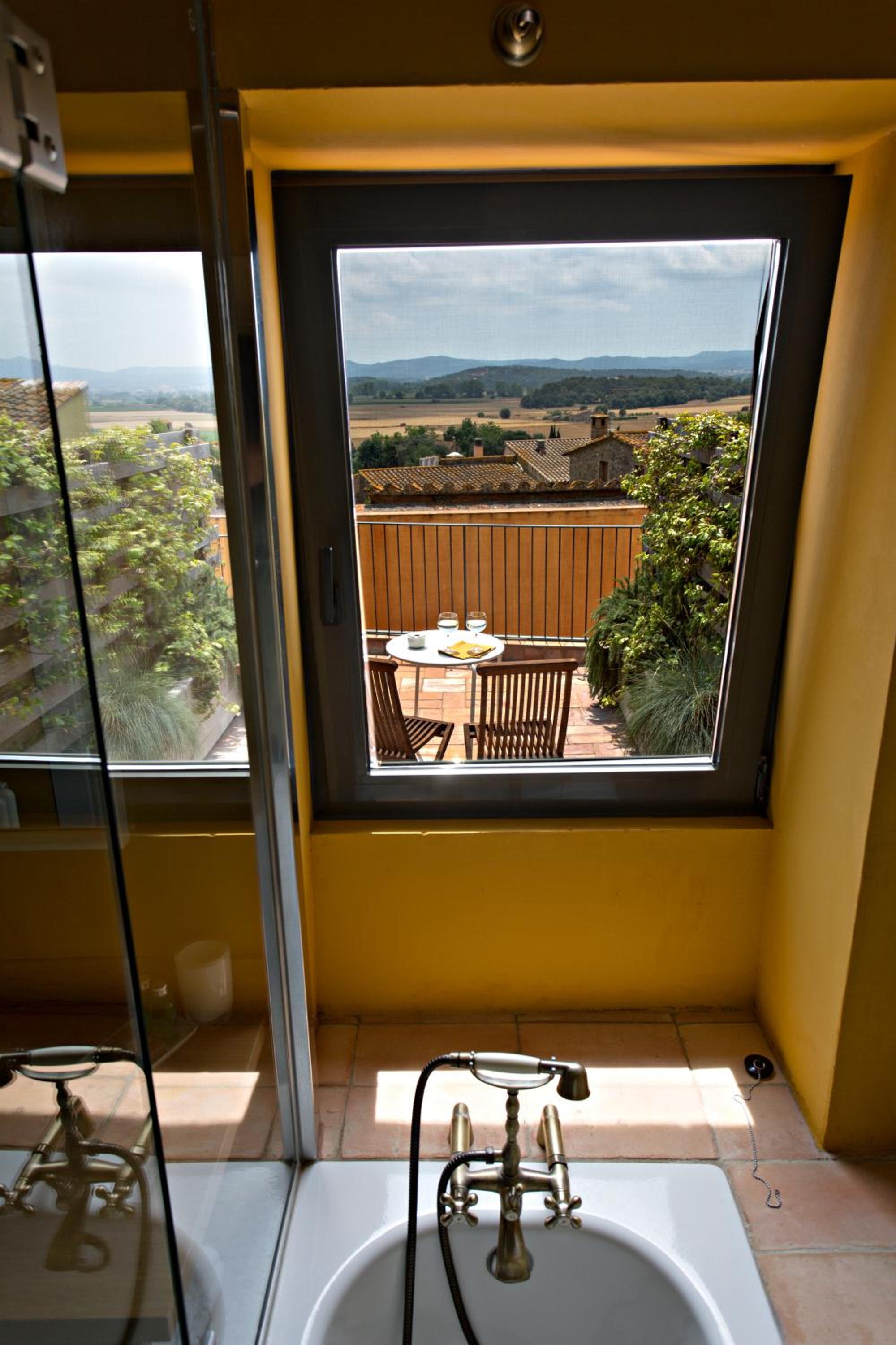 Encís d'Empordà -Adults Only-